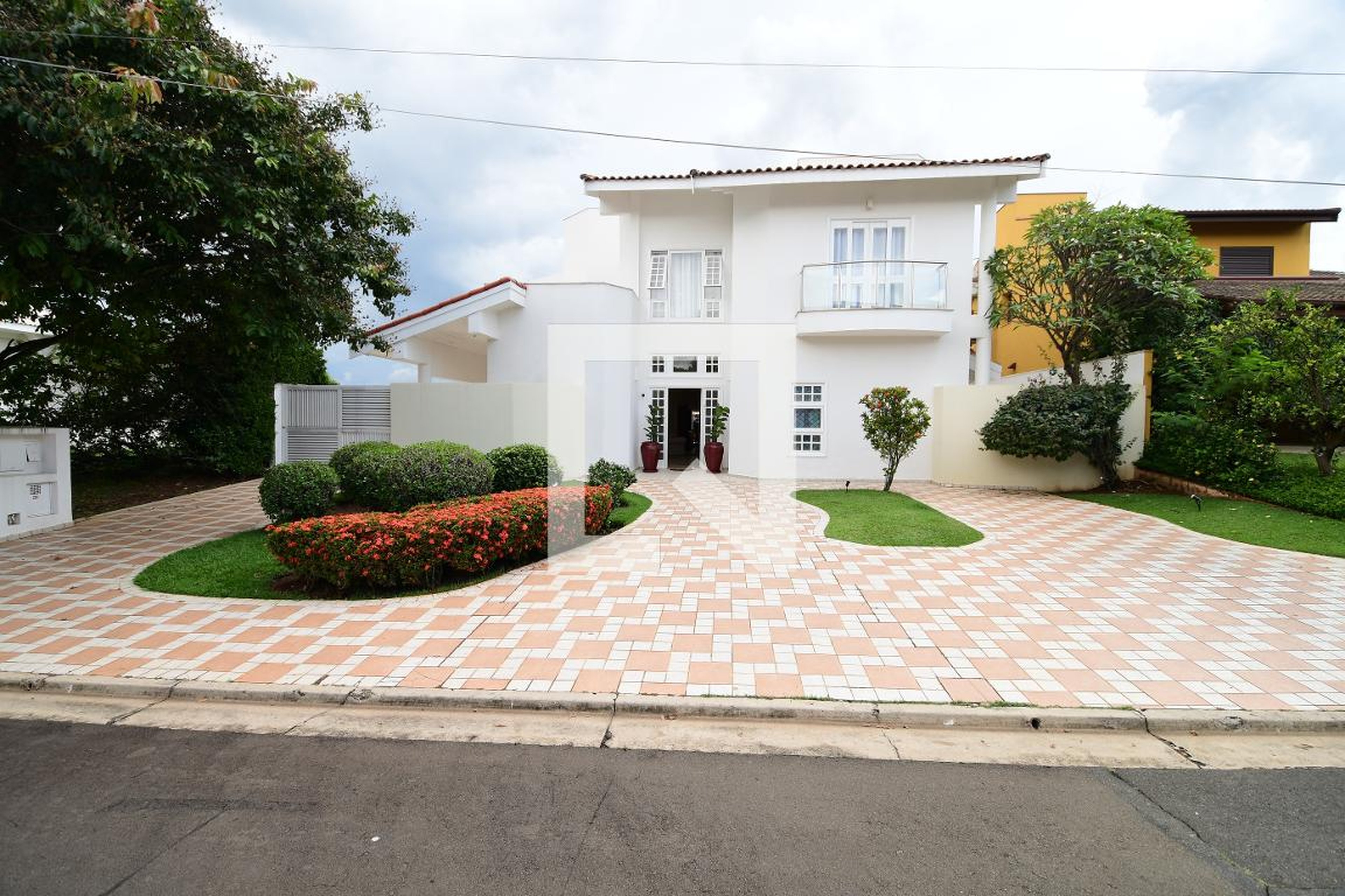 Fachada Condomínio em Rua Timbó, 137