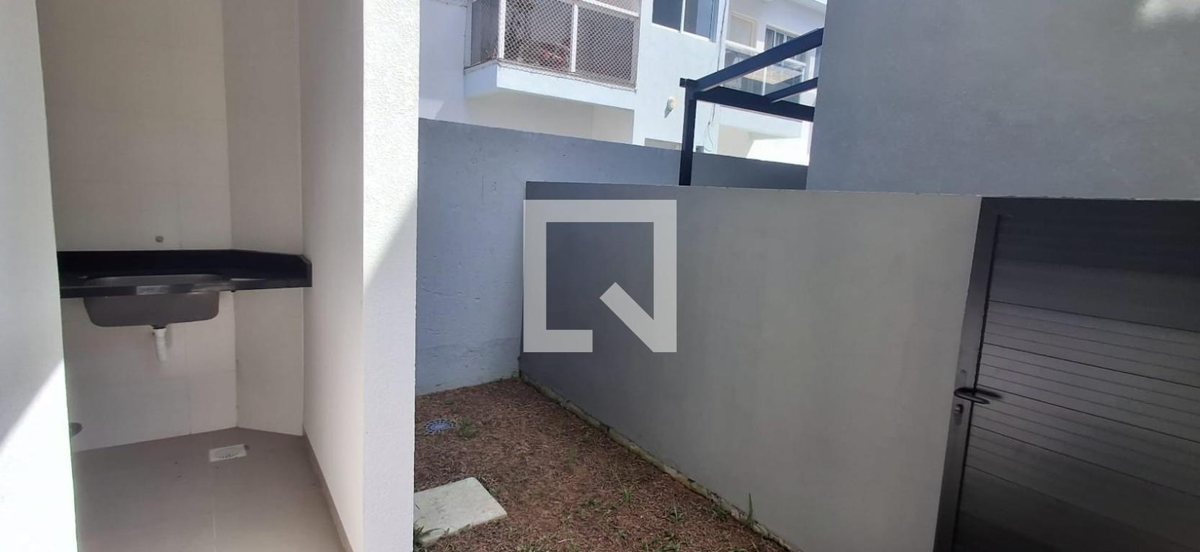 Área externa Condomínio em Servidão Dona Vitórina Lopes, 989