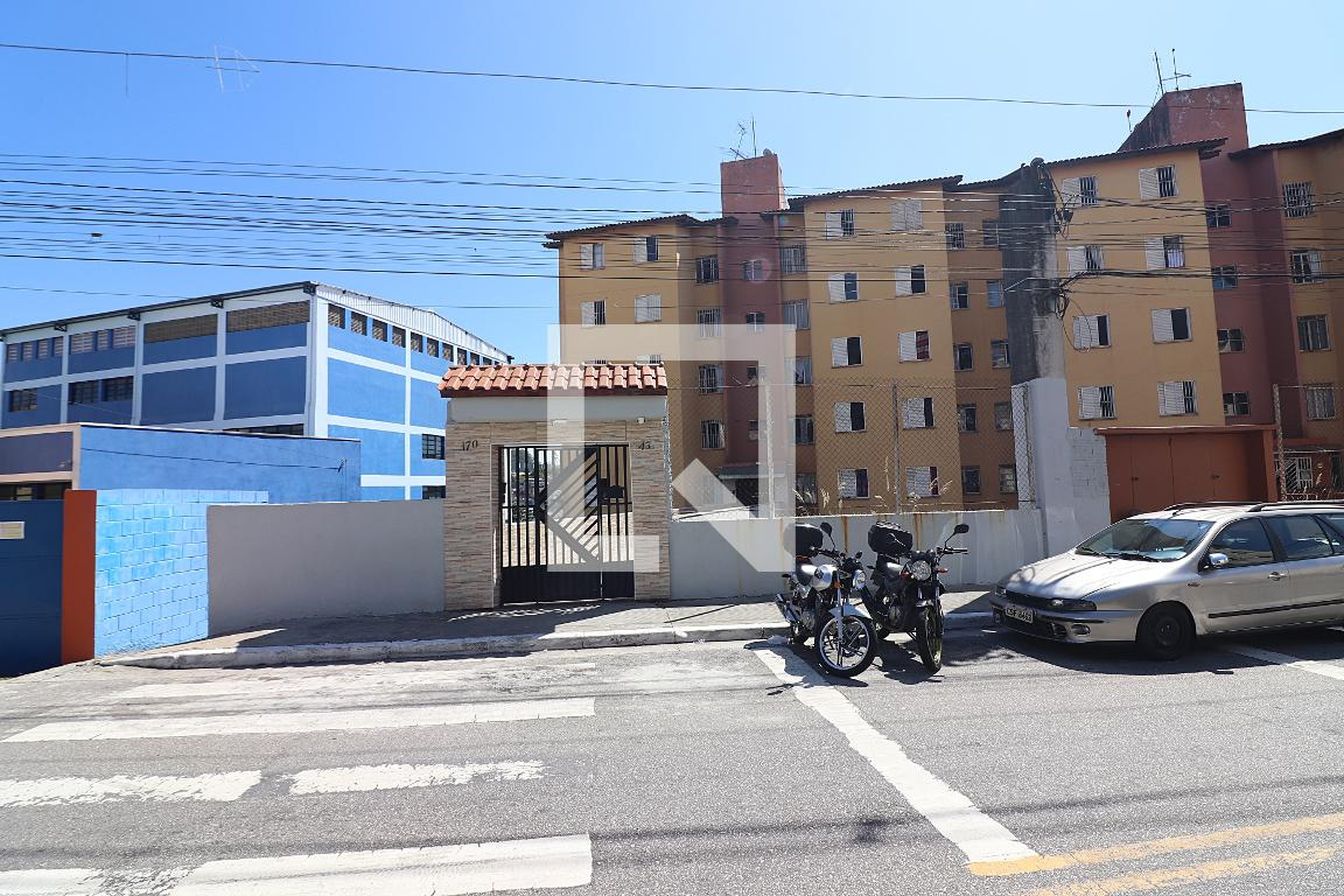 Fachada Condomínio em Rua Céu Azul, 180