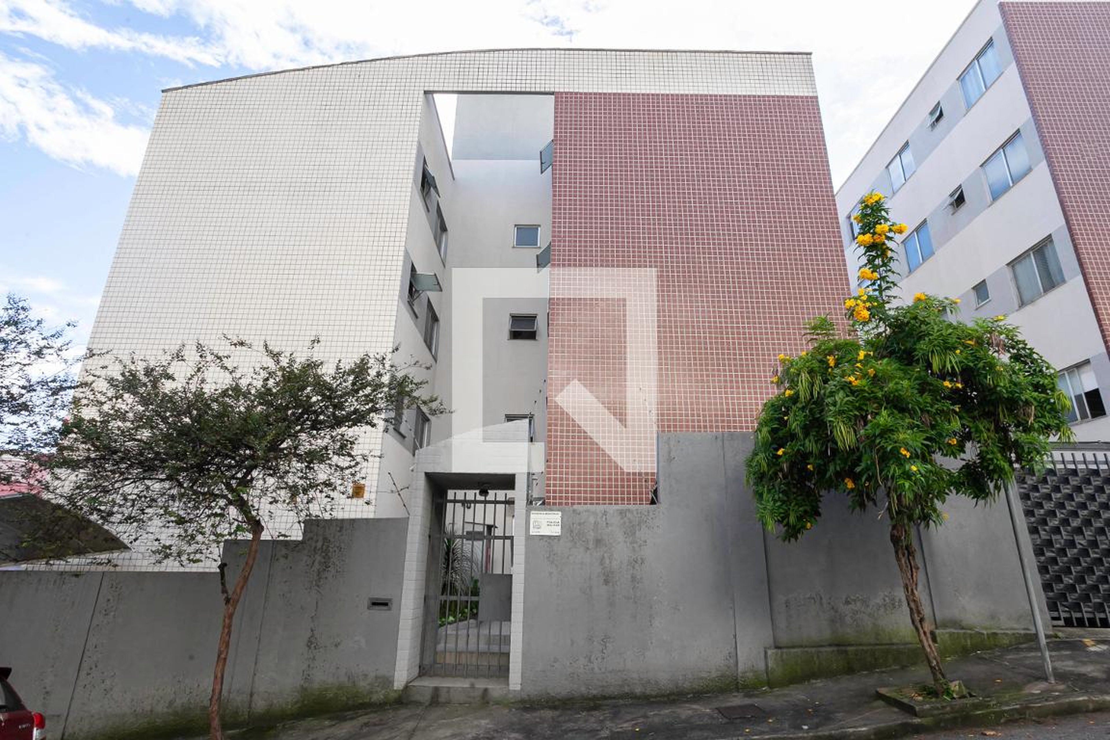 Fachada Condomínio em Rua Emilio Riccaldoni, 64