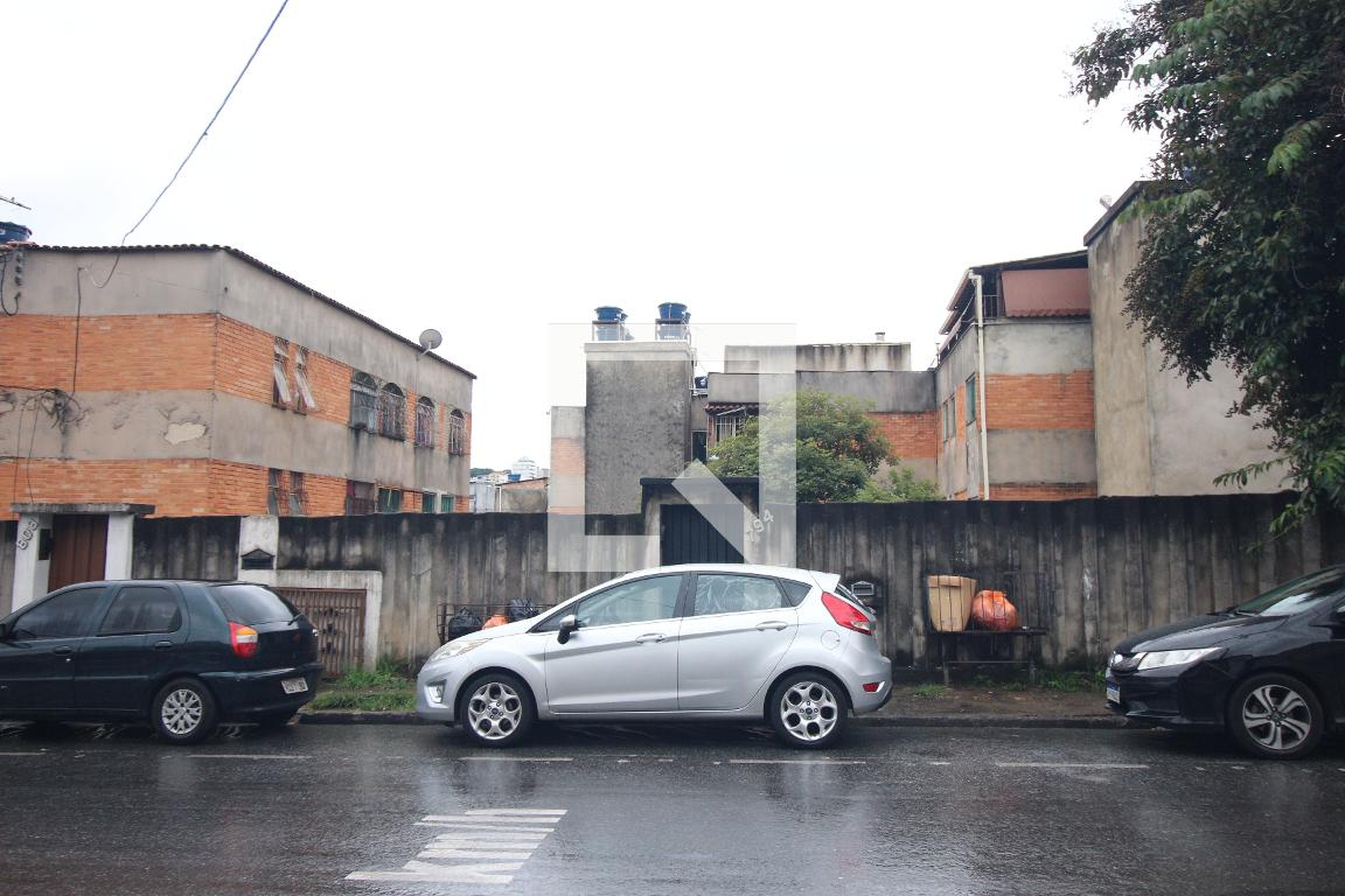 Fachada Condomínio em Rua Rio Comprido, 794