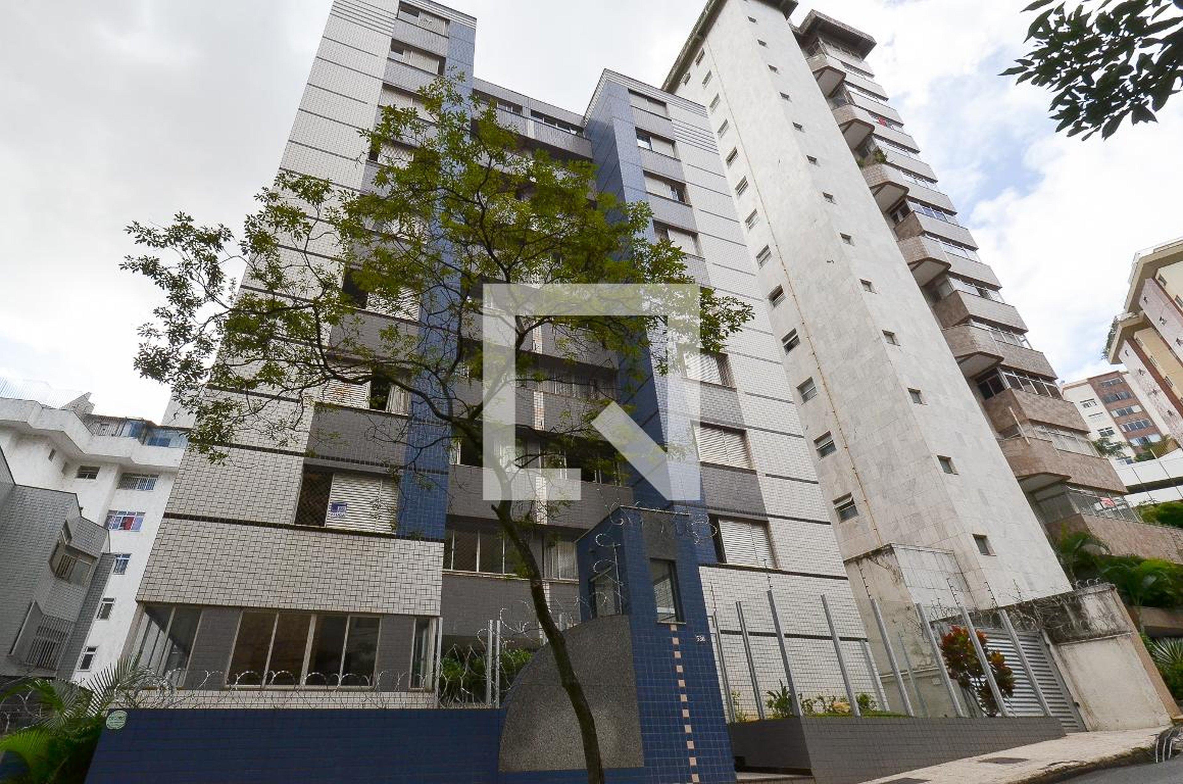 Fachada Condomínio em Rua Pitangueiras, 530