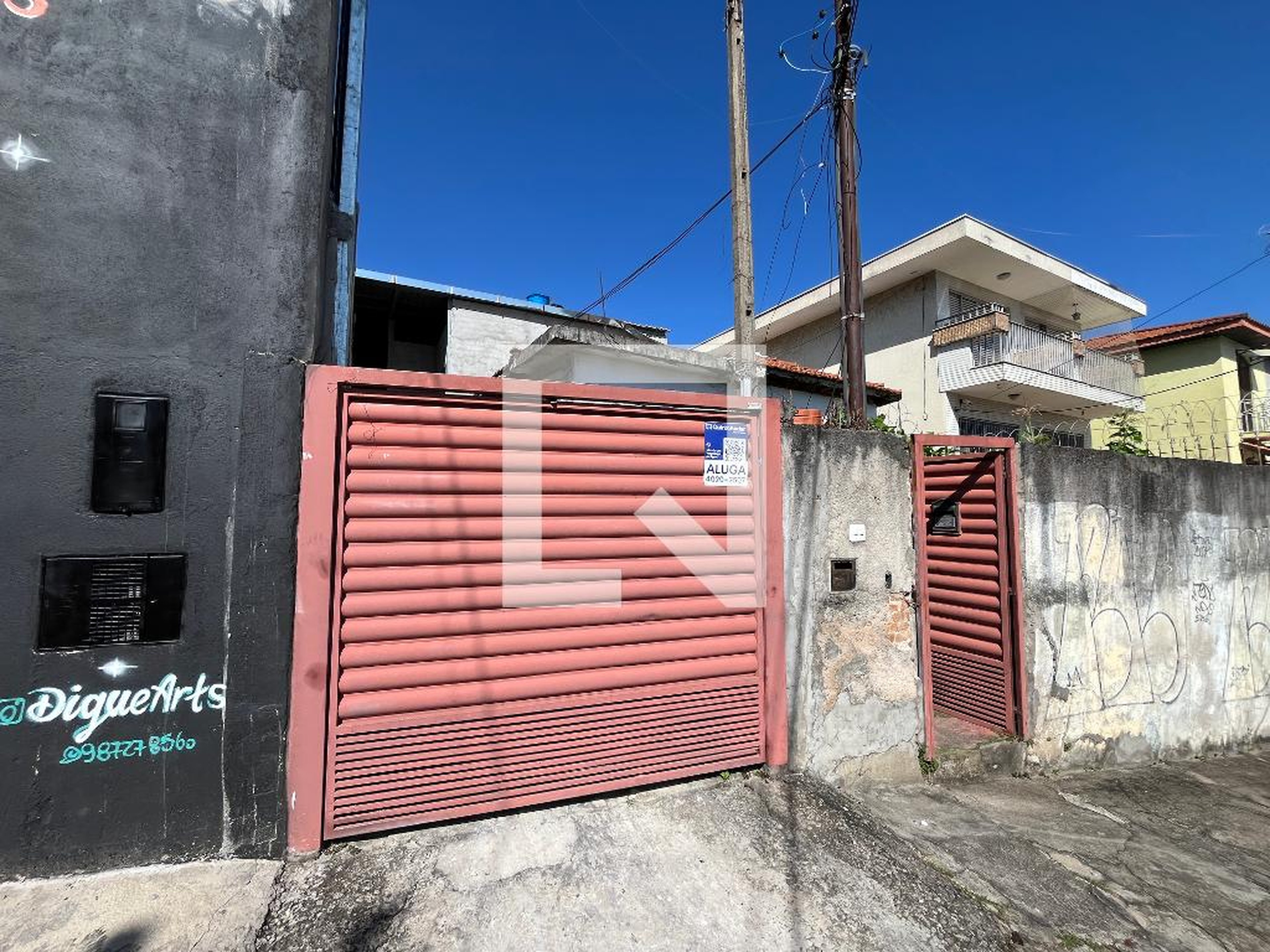 Fachada Condomínio em Rua Crisólia, 251