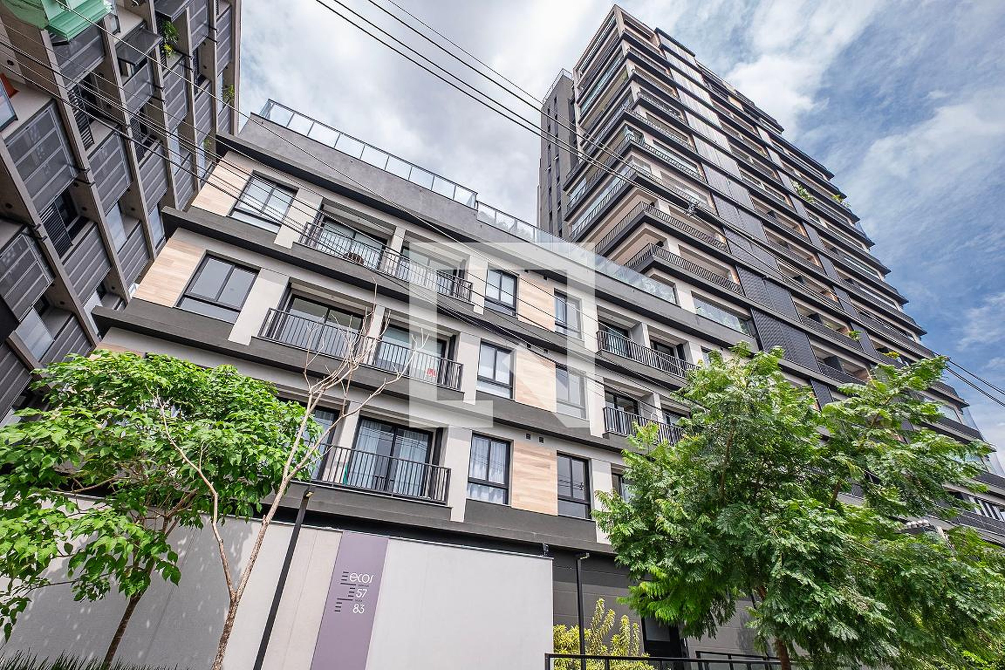 Fachada Condomínio em Rua Oscar Caravelas, 55