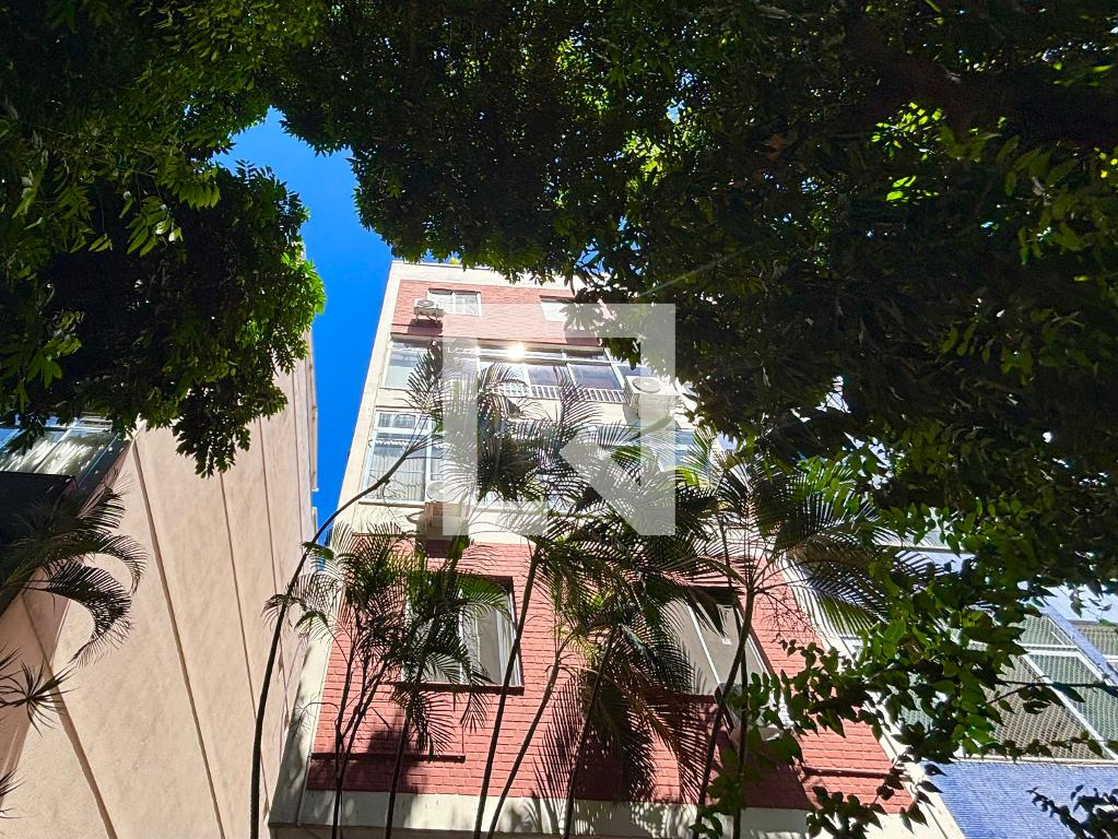 Fachada Condomínio em Rua Barão da Torre, 299