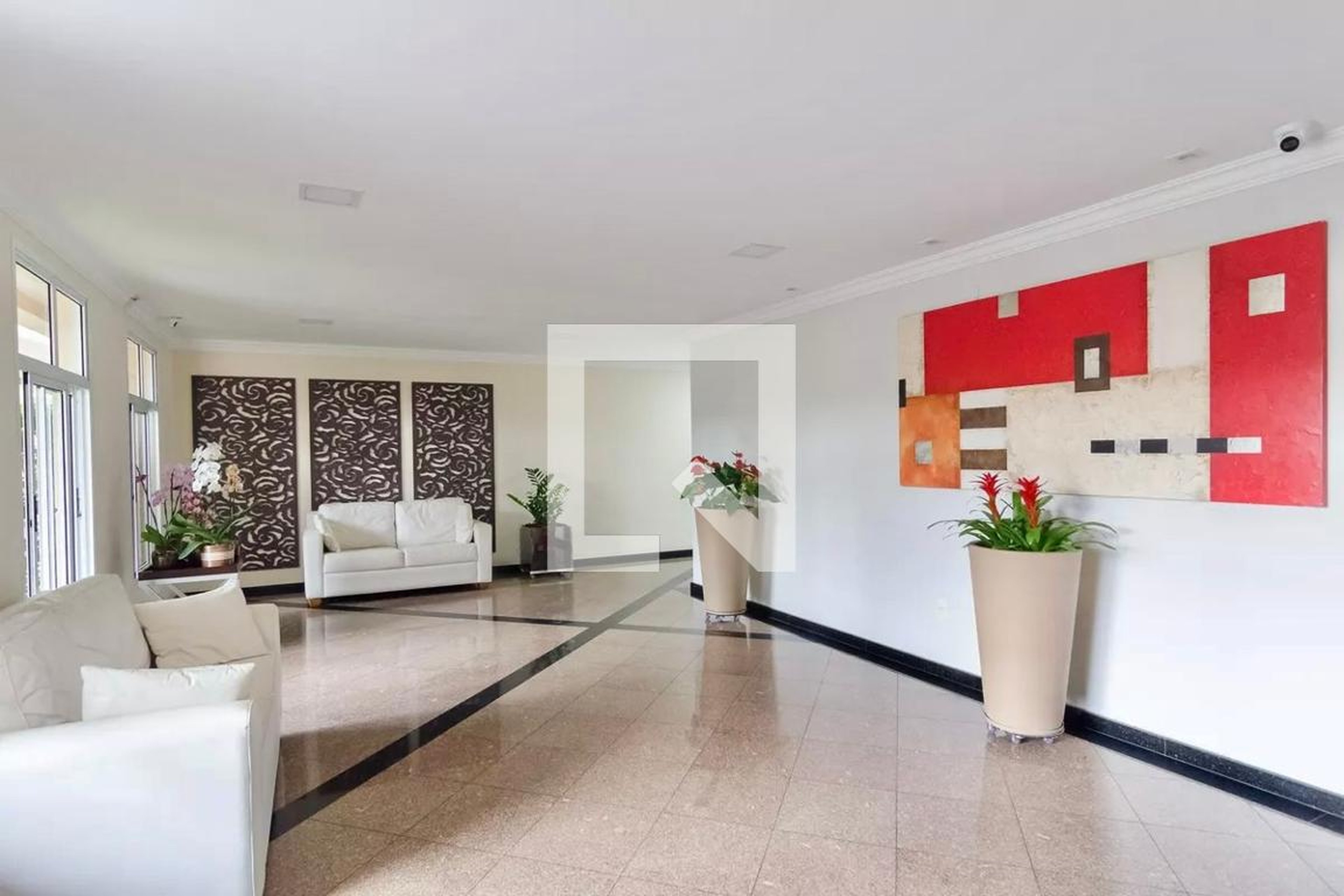 Hall social Condomínio em Rua Professor Sousa Barros, 110