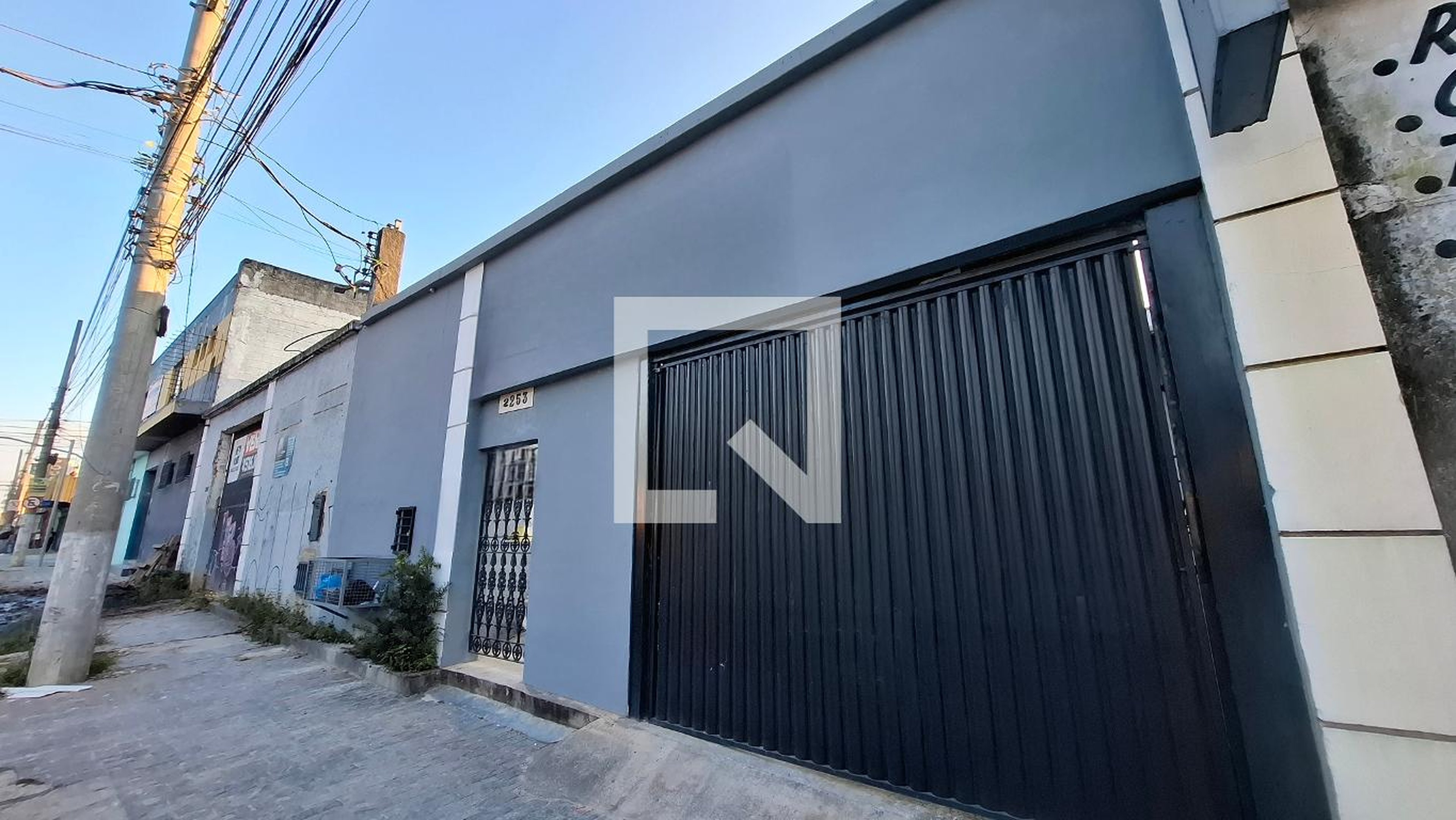 Fachada Condomínio em Avenida Industrial, 2253