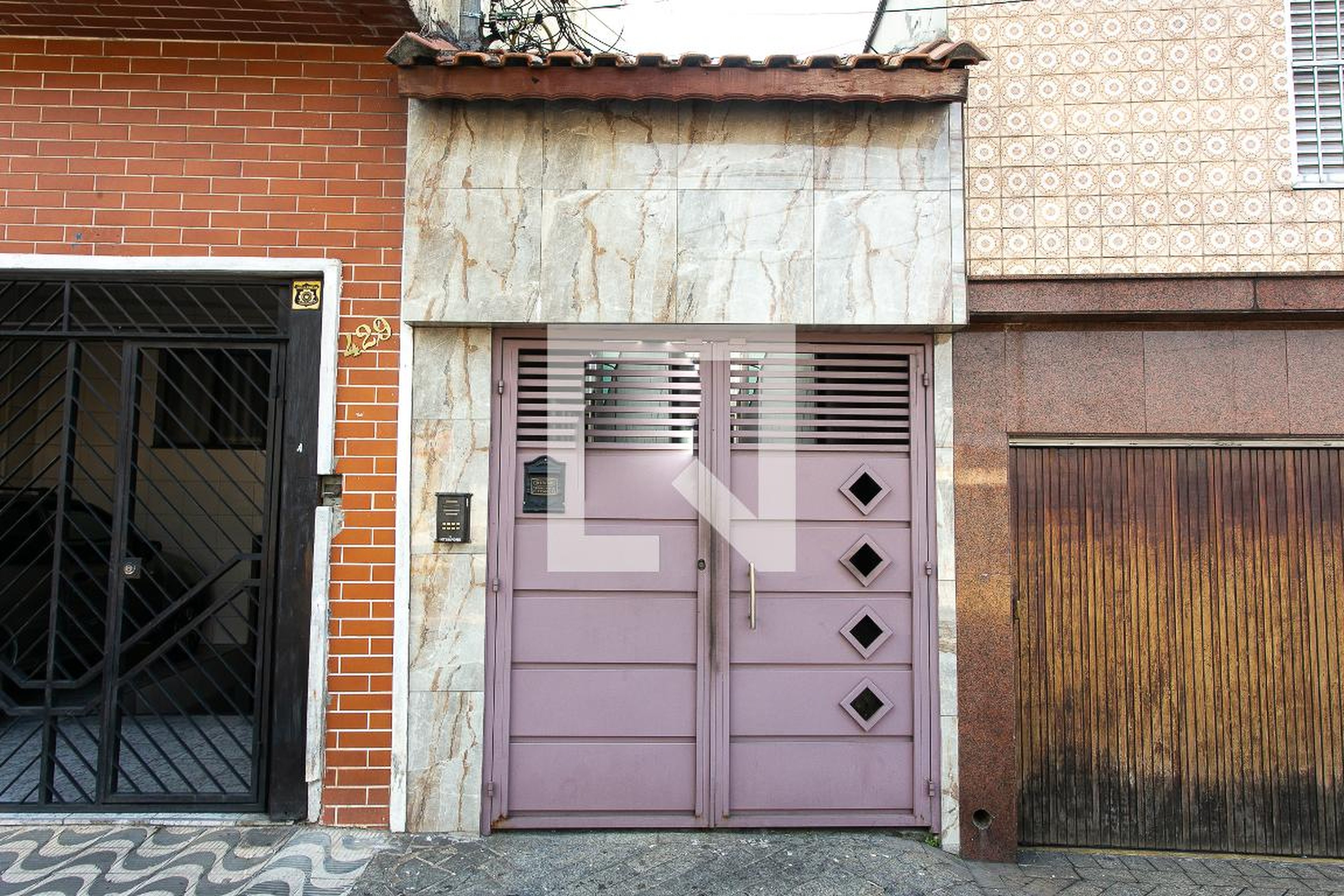 Fachada Condomínio em Rua Angá, 433