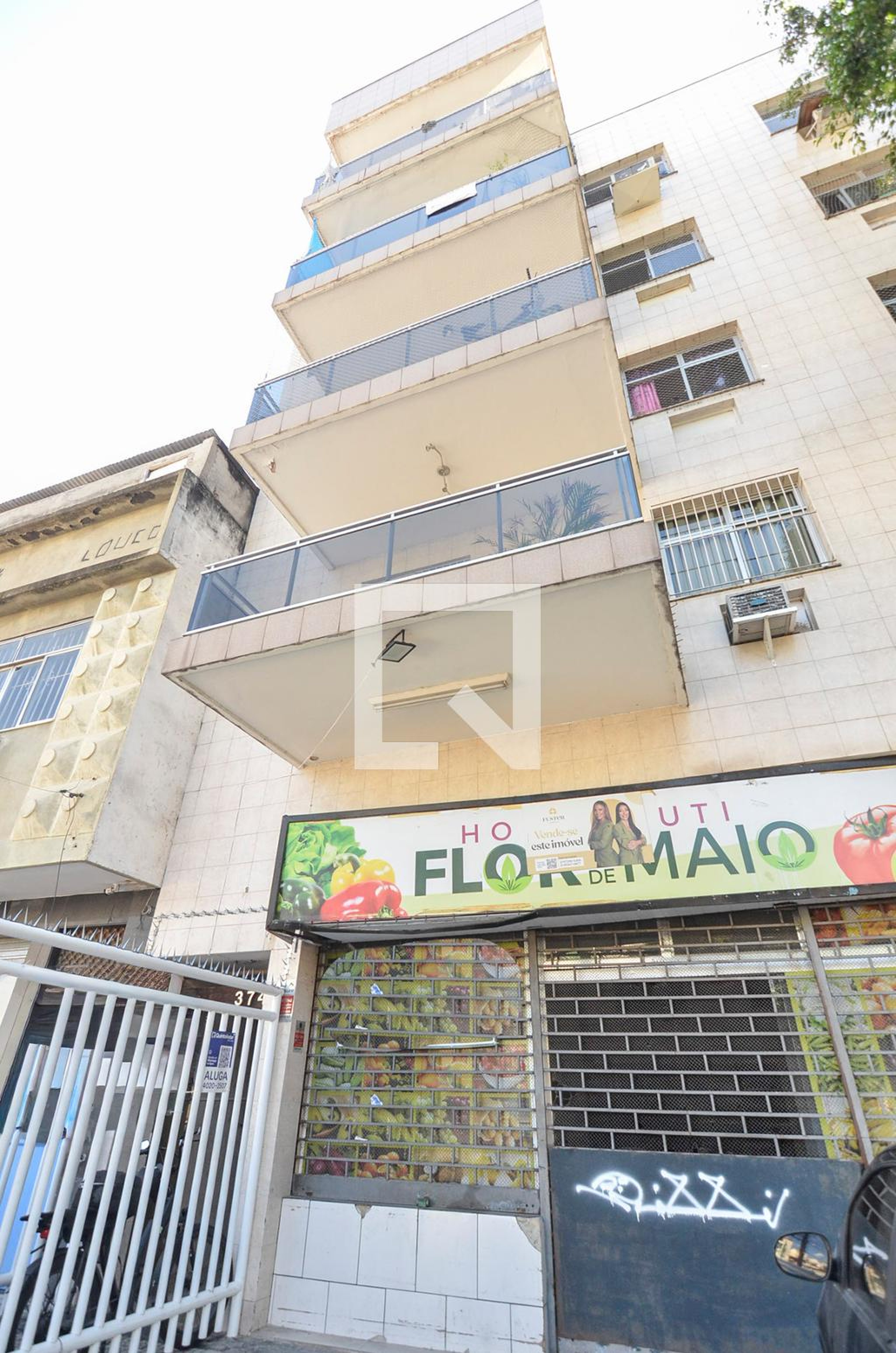 Fachada Condomínio em Rua Vinte e Quatro de Maio, 374