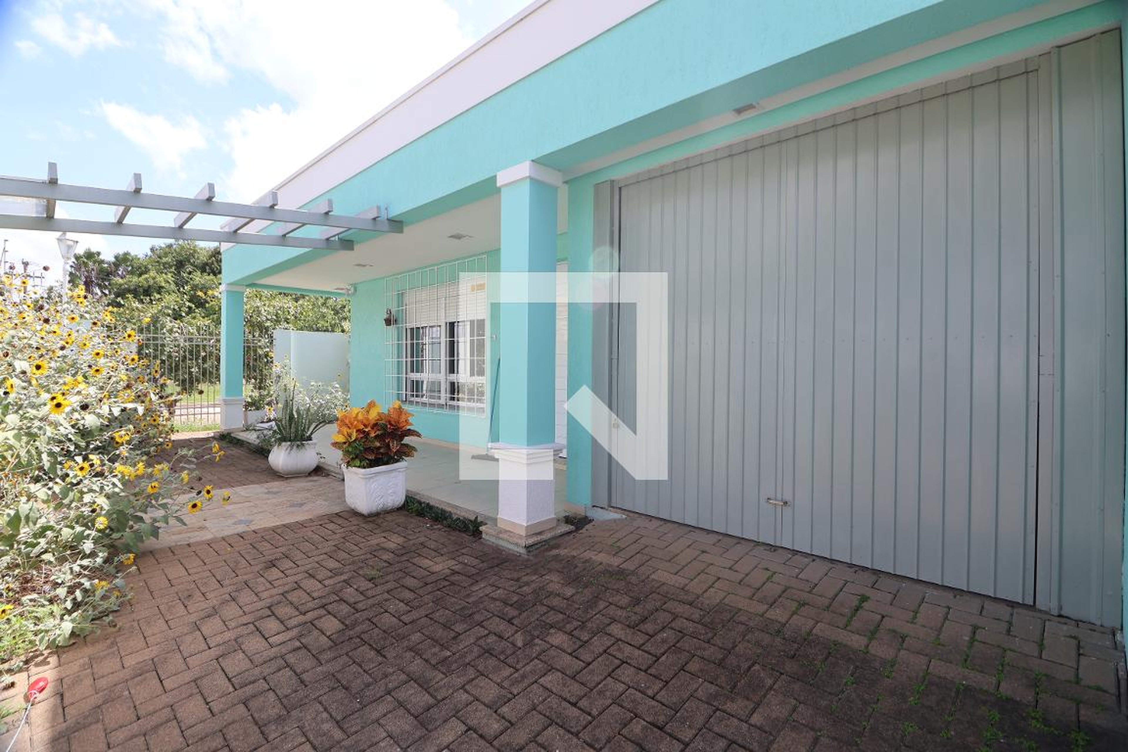 Fachada Condomínio em Rua Doutor Tancredo Neves, 649