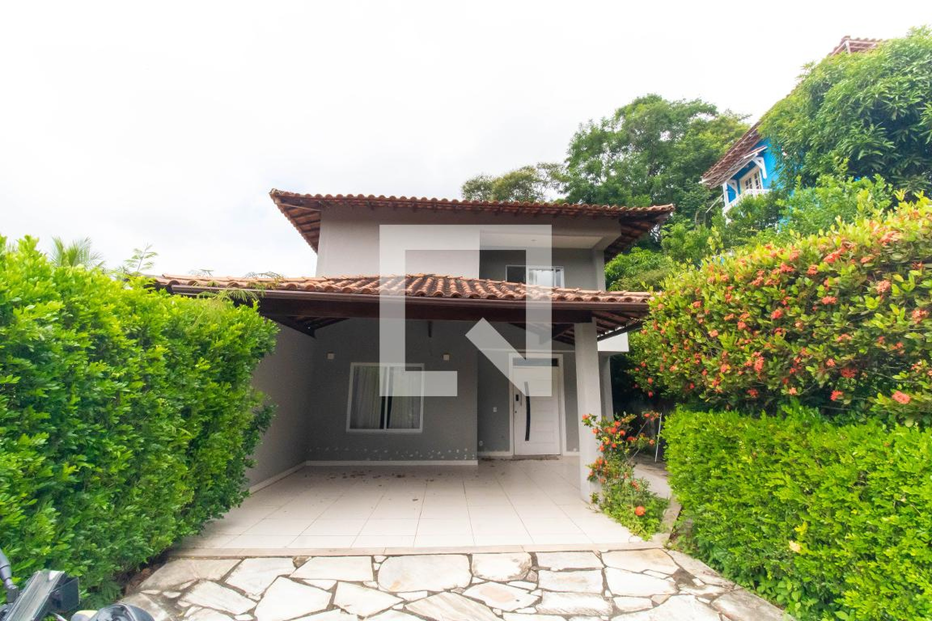 Fachada Condomínio em Rua Quarenta e Sete, 53