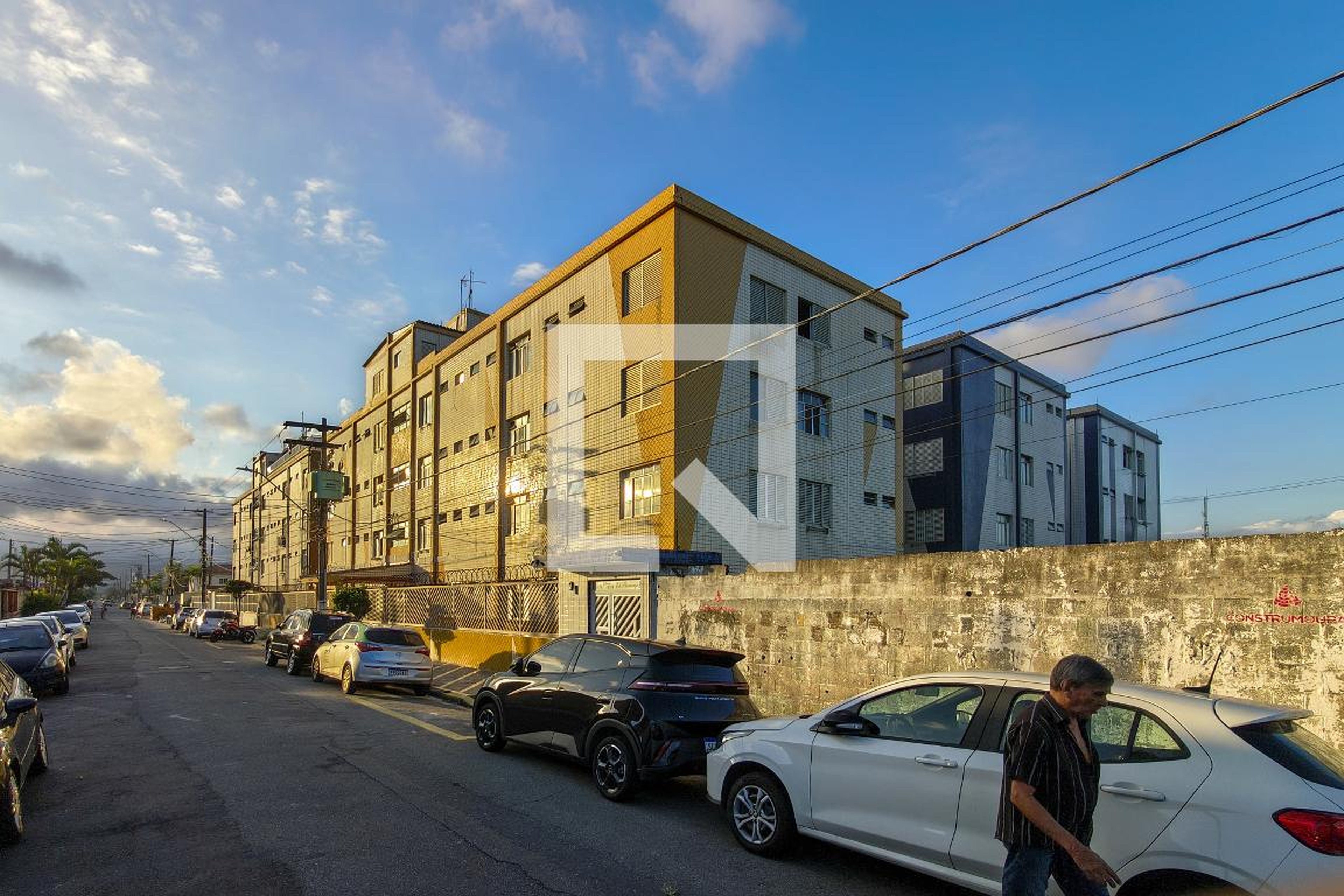 Fachada Condomínio em Avenida João André Quintale, 94