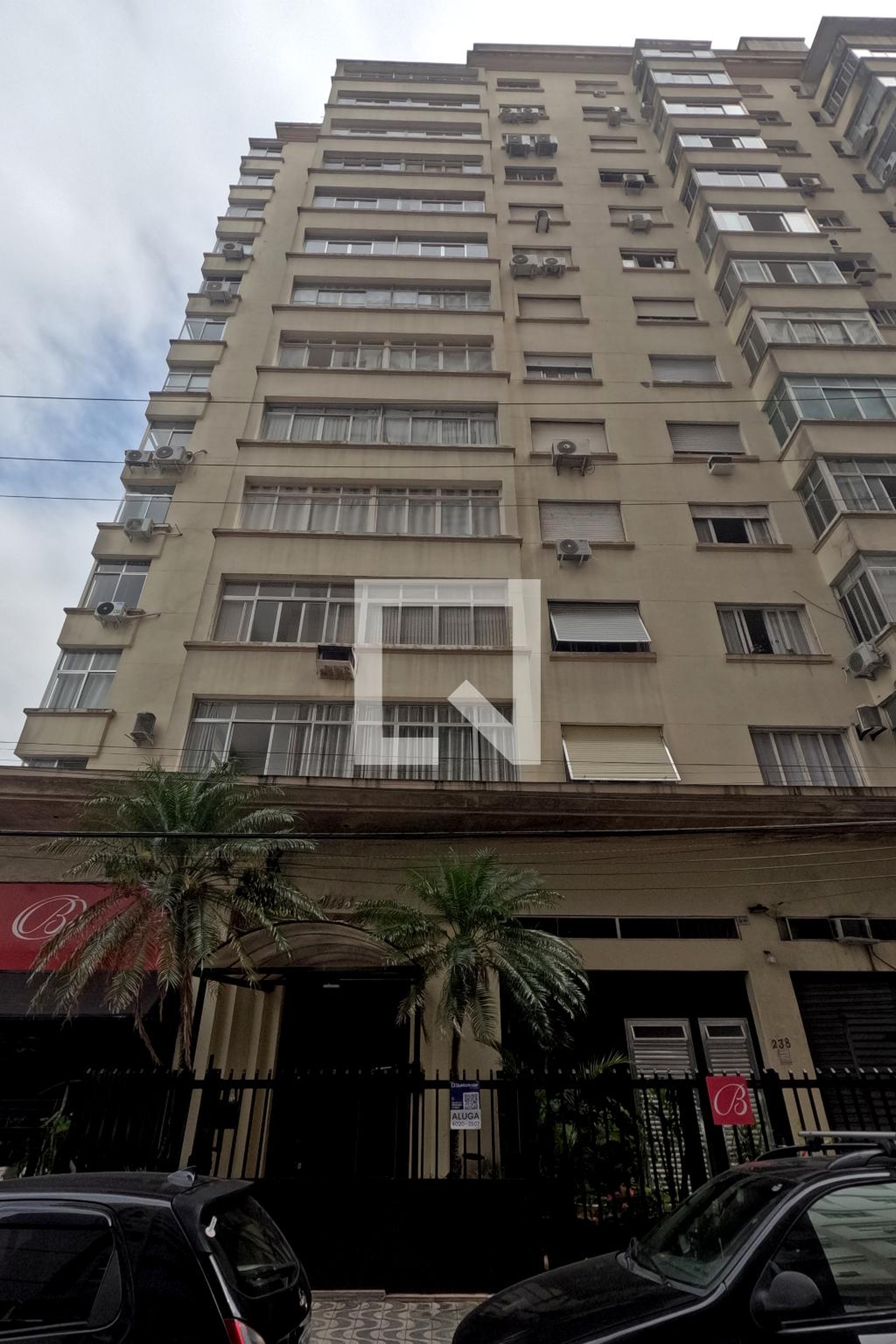 Fachada Condomínio em Rua Januário dos Santos, 244