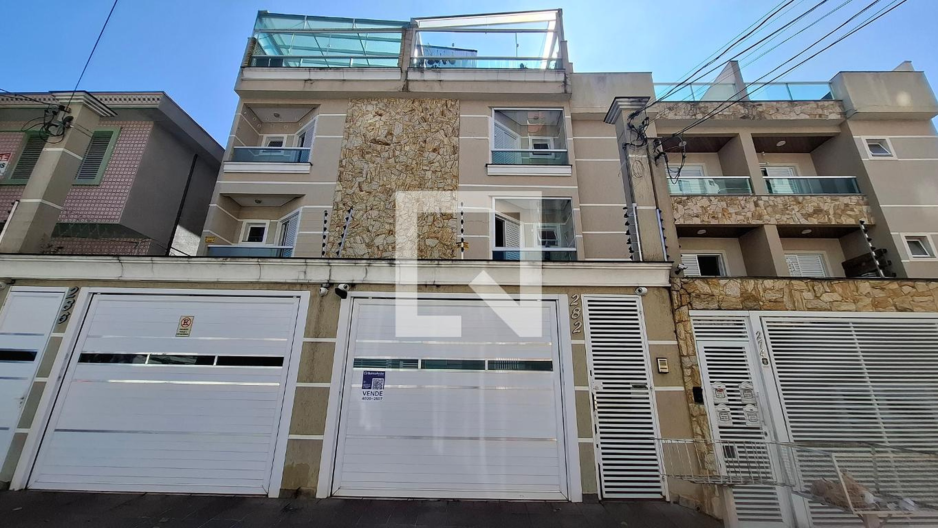 Fachada Condomínio em Rua Adolfo Laves, 282