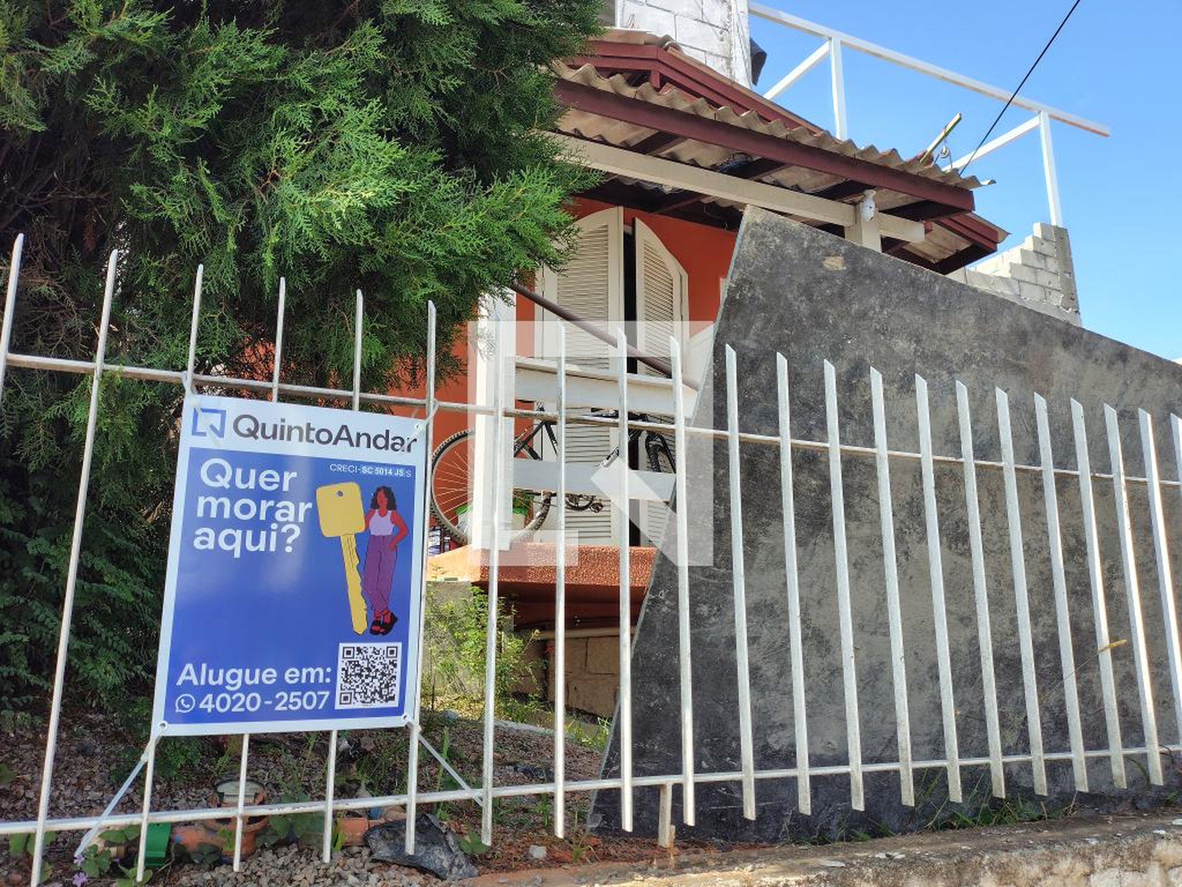 Fachada Condomínio em Rua Hidalgo Araújo, 813