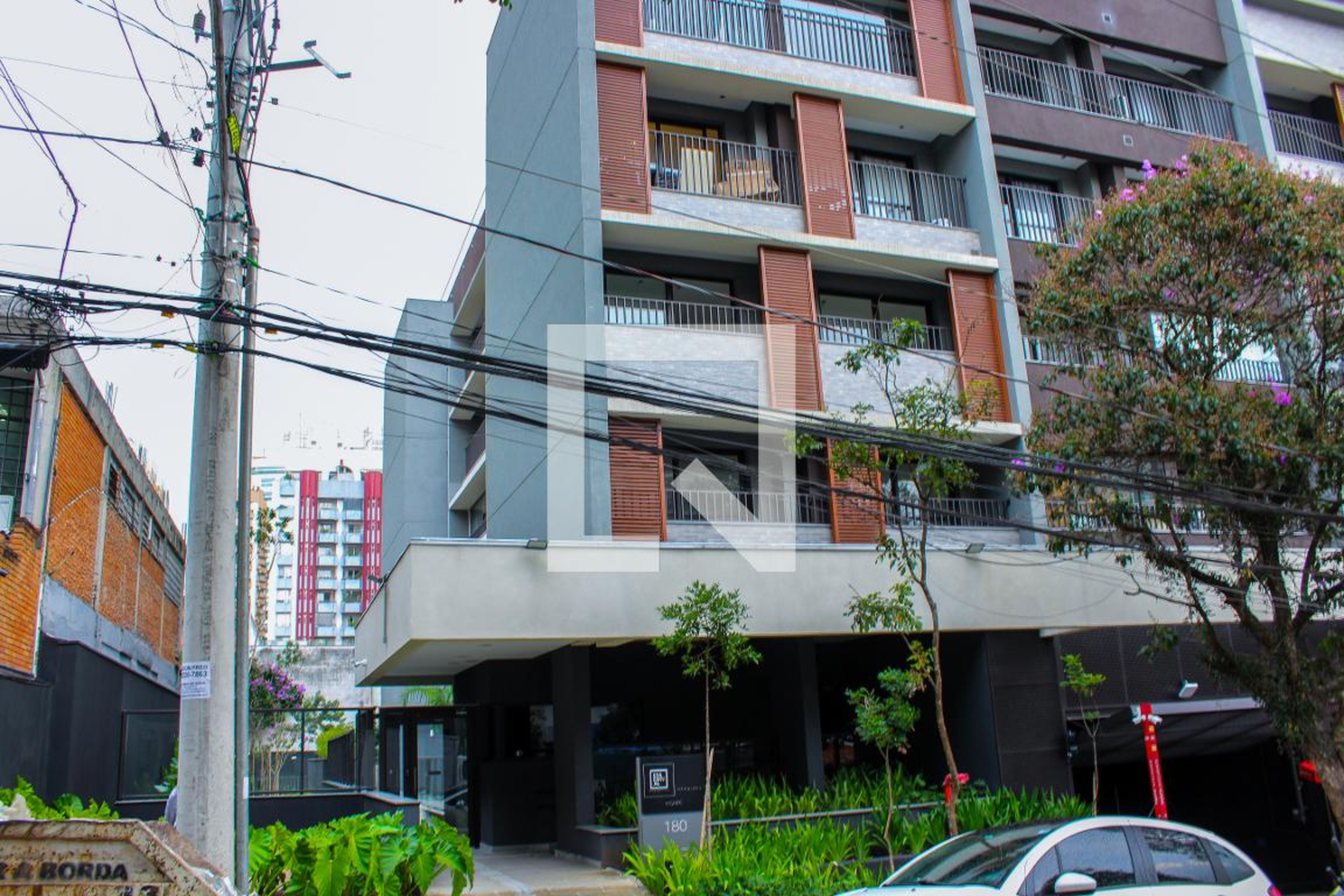 Fachada do Prédio Condomínio em Rua Iperoig, 184