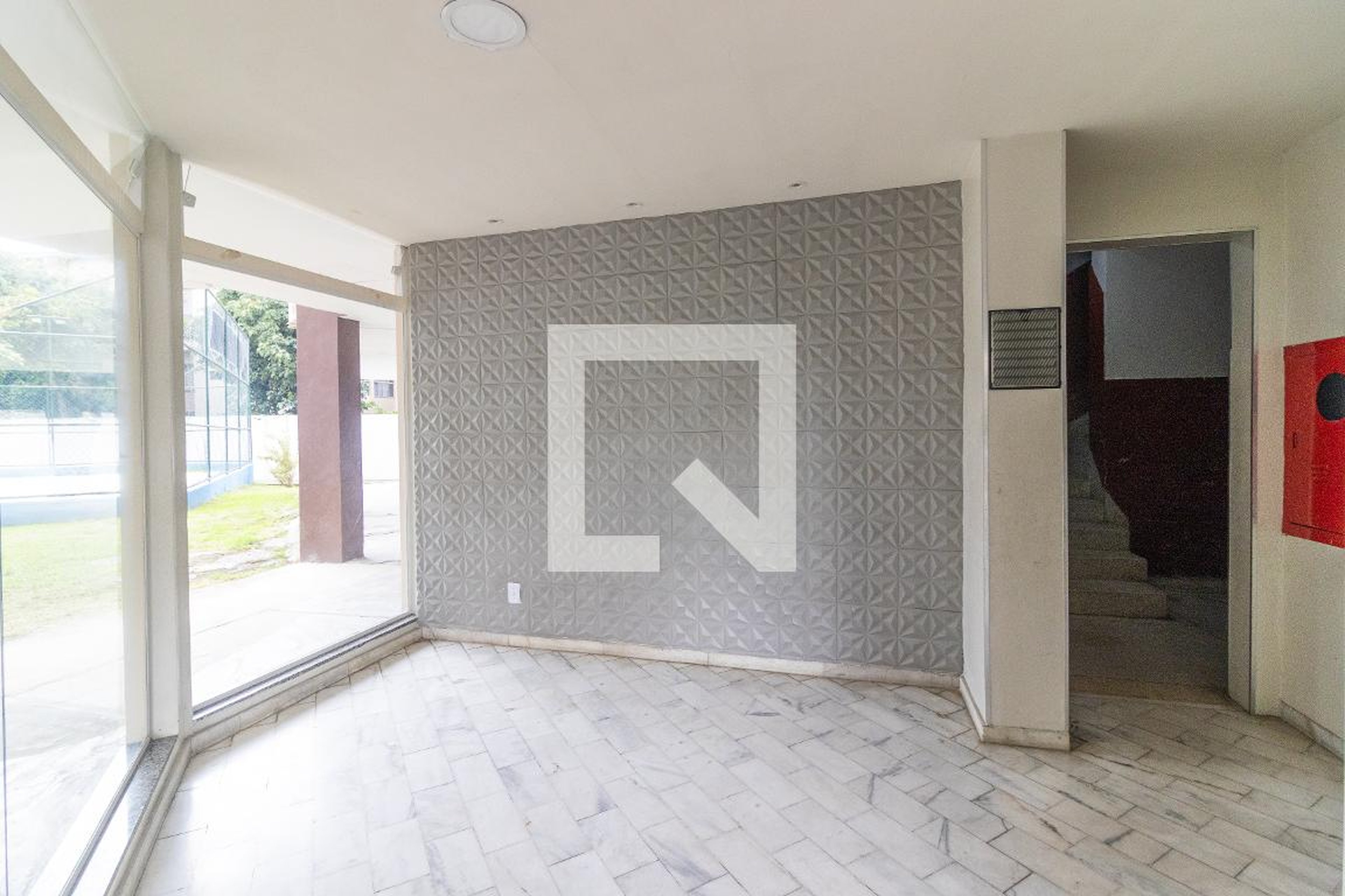 Hall social Condomínio Conjunto Parque Residencial Realengo