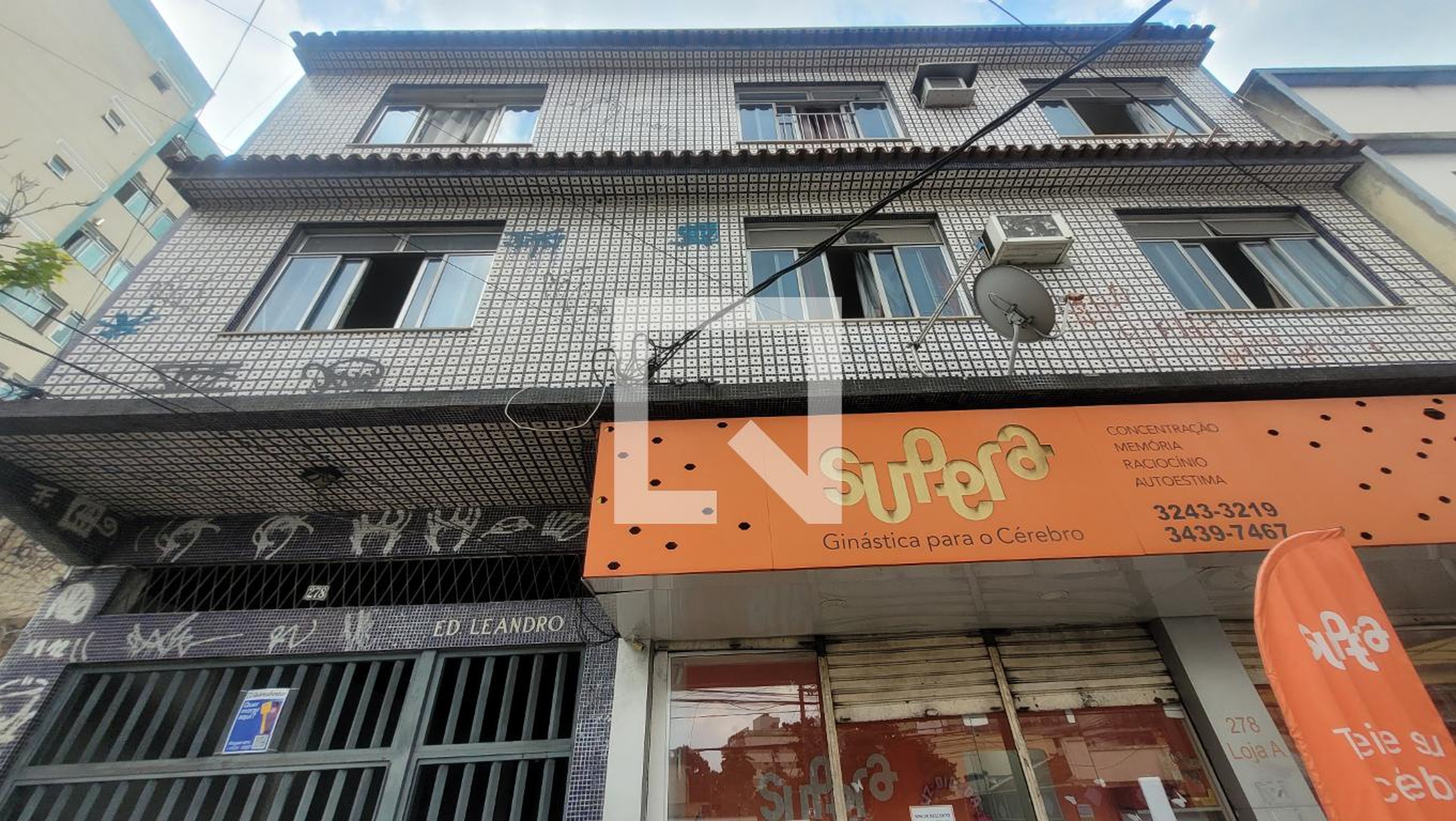 Fachada Condomínio em Rua Luiz Beltrão, 278