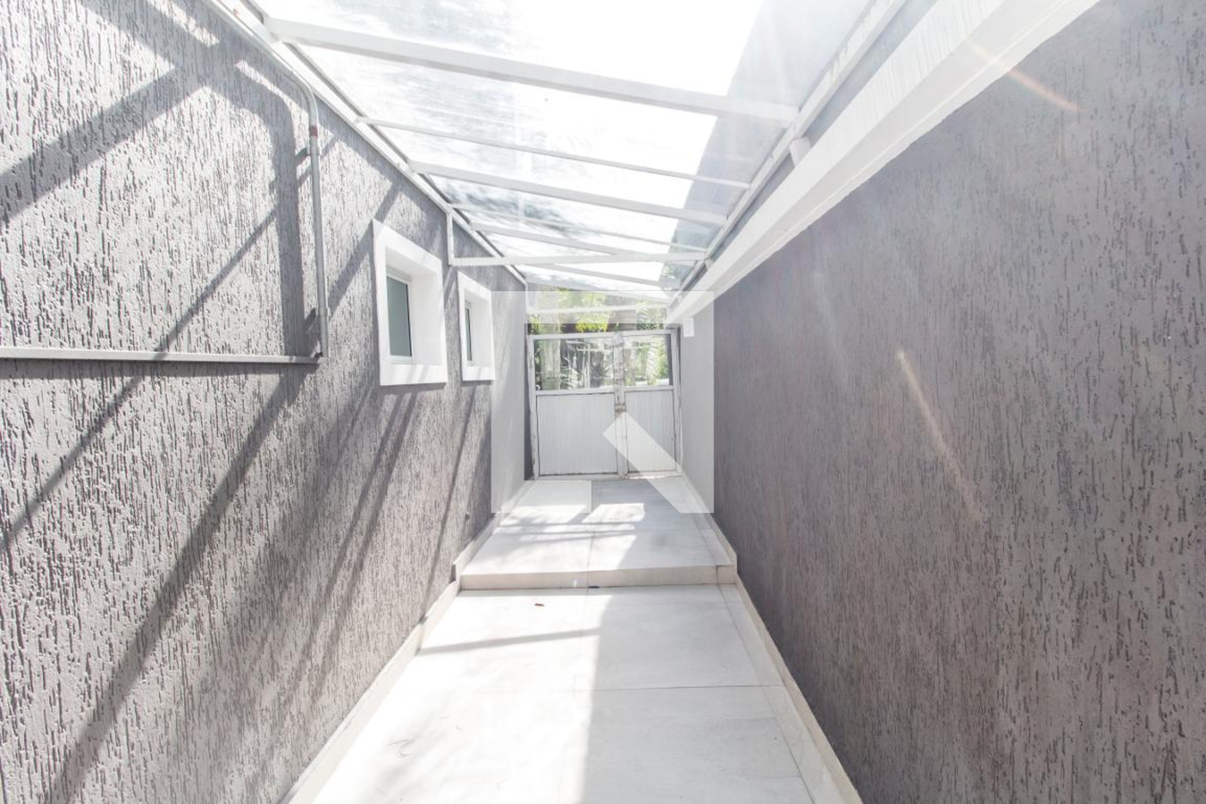 Entrada Condomínio em Alameda Pelotas, 341