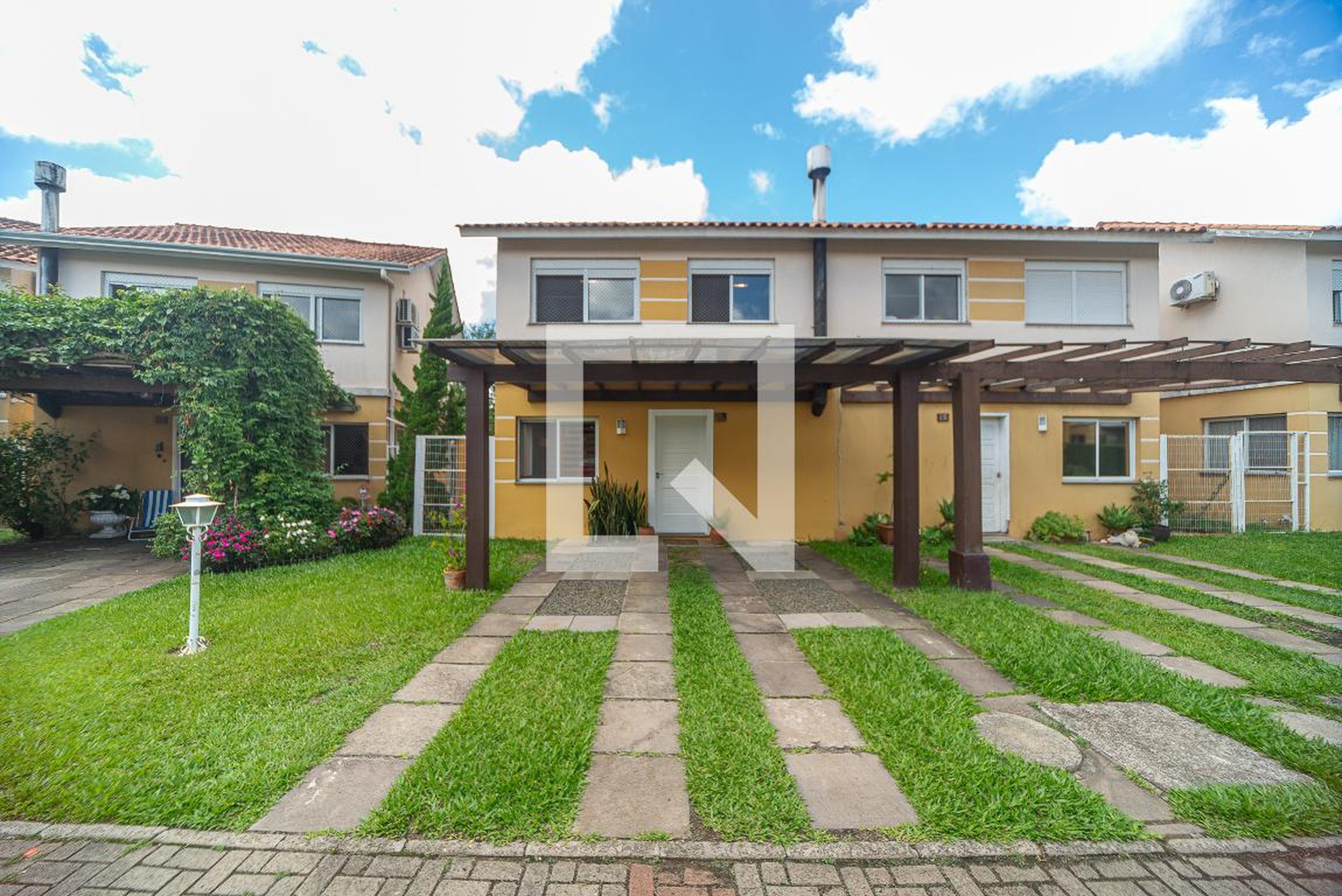 Fachada Condomínio em Rua Adão Gregory, 290