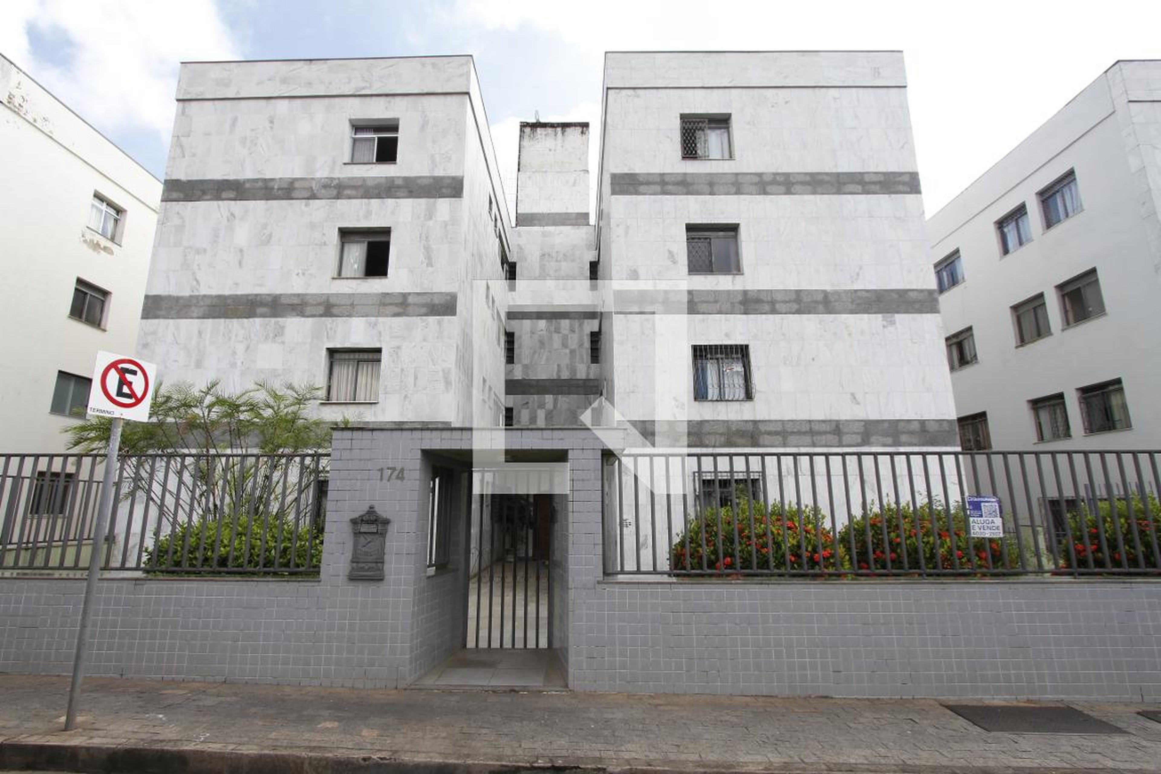 Fachada do Prédio Condomínio em Rua Engenheiro Antônio Guerra, 174
