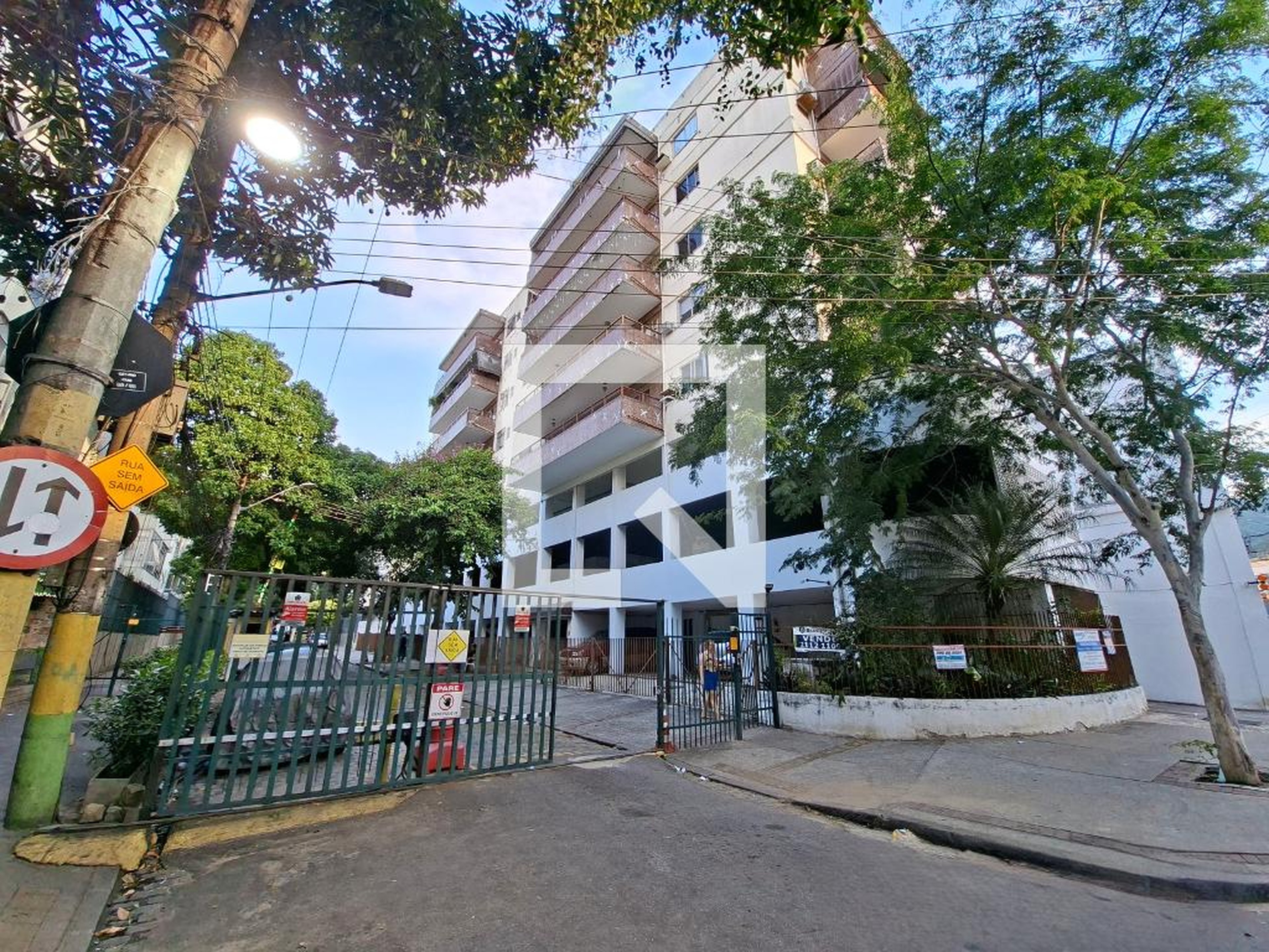 Fachada Condomínio em Rua Aristídes Lôbo, 165