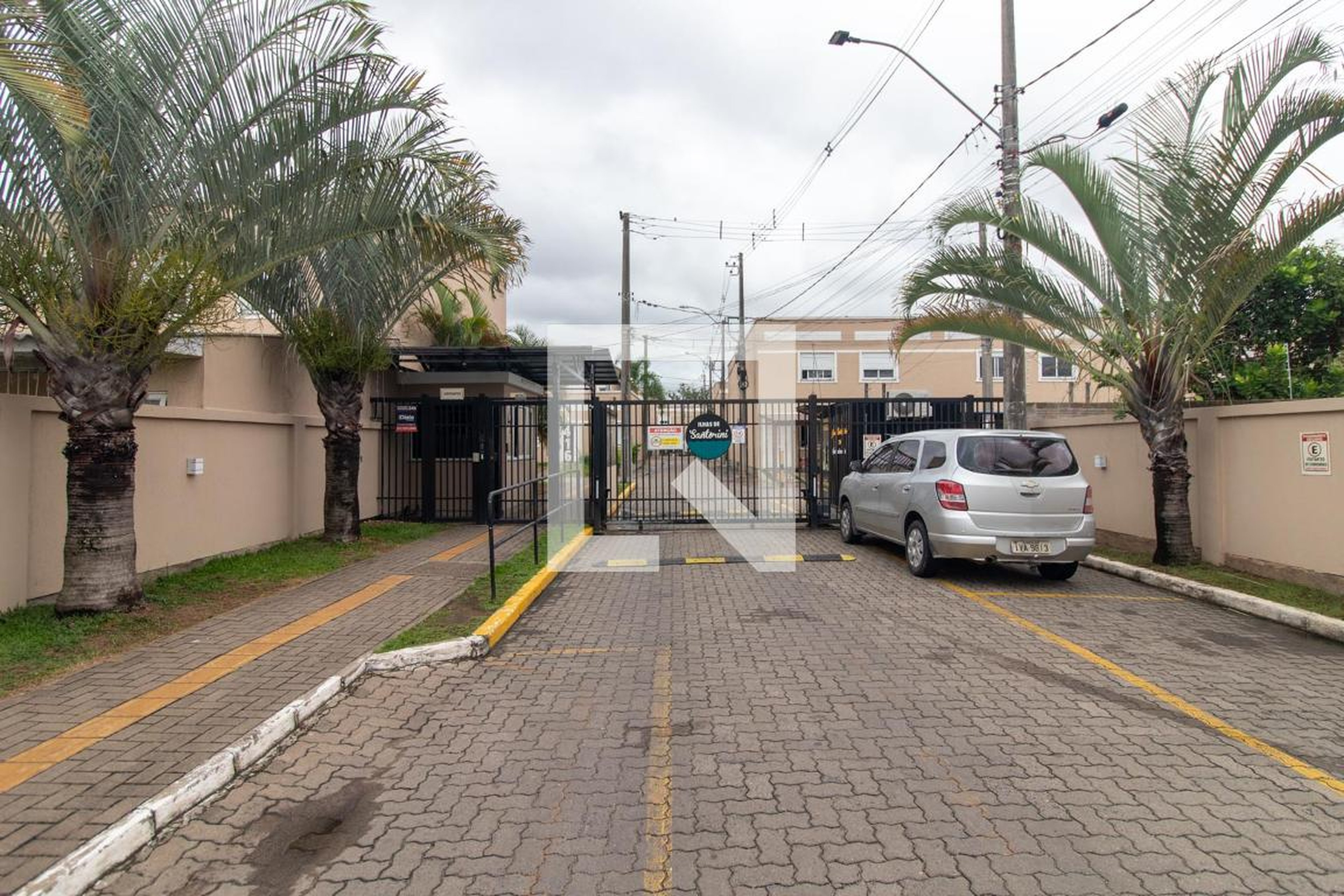 Fachada Condomínio em Rua Capitão Pedroso, 416