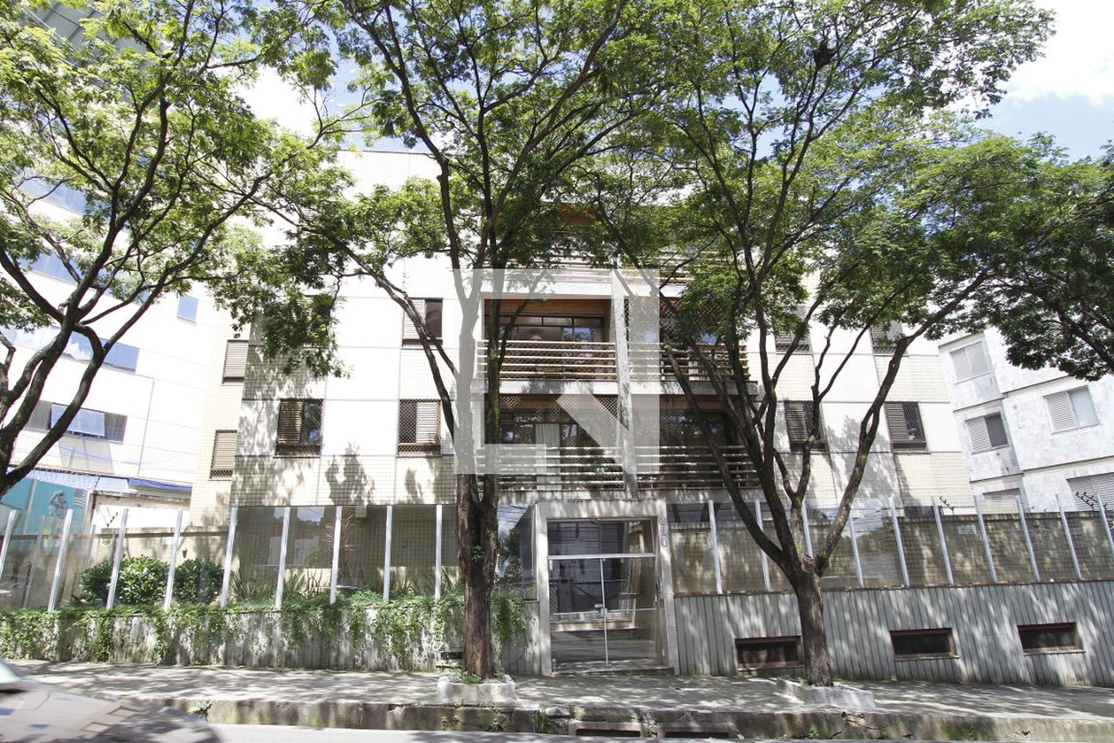 Fachada Condomínio em Rua Paulo Piedade Campos, 300