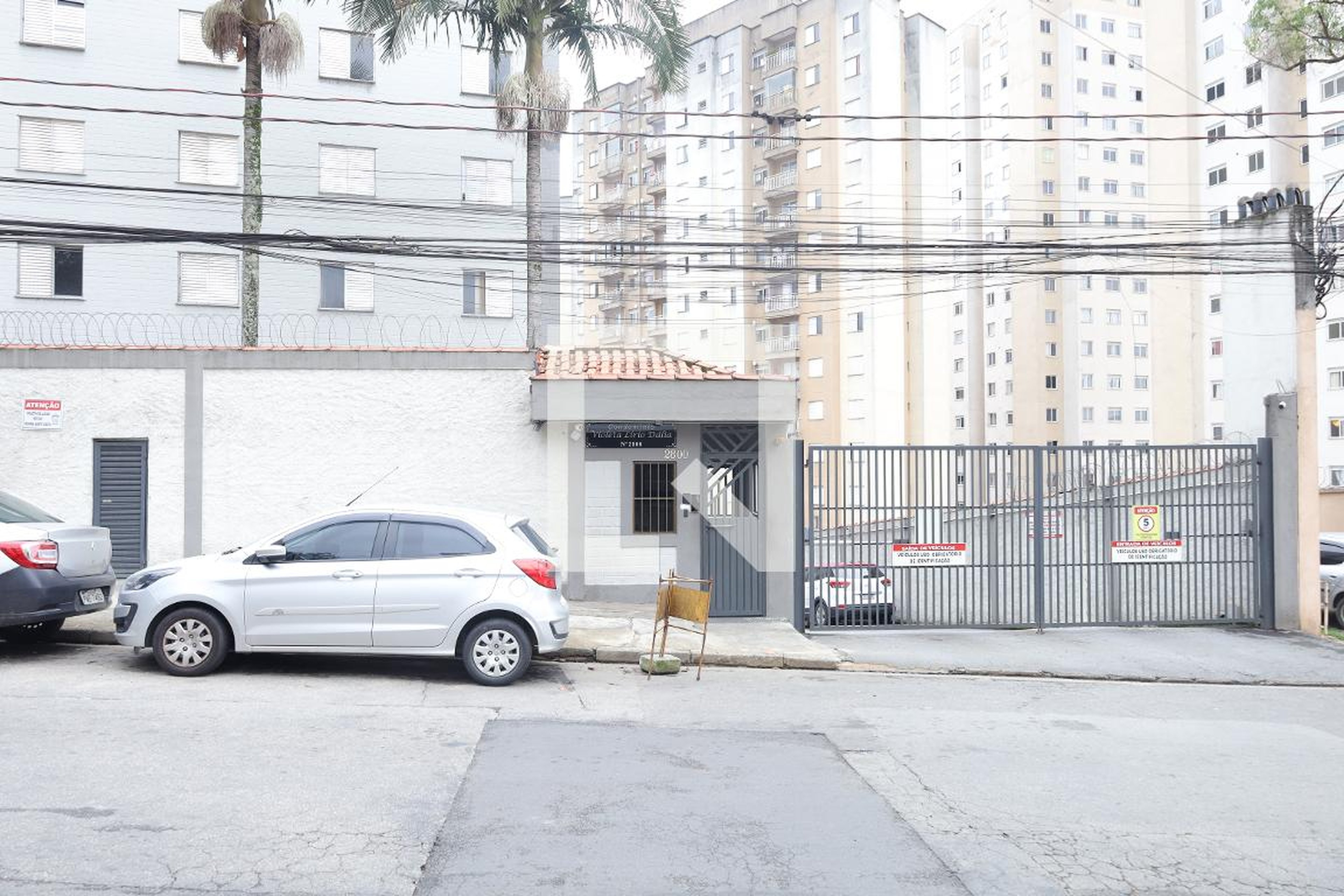 Fachada do condomínio Condomínio Violeta Lírio