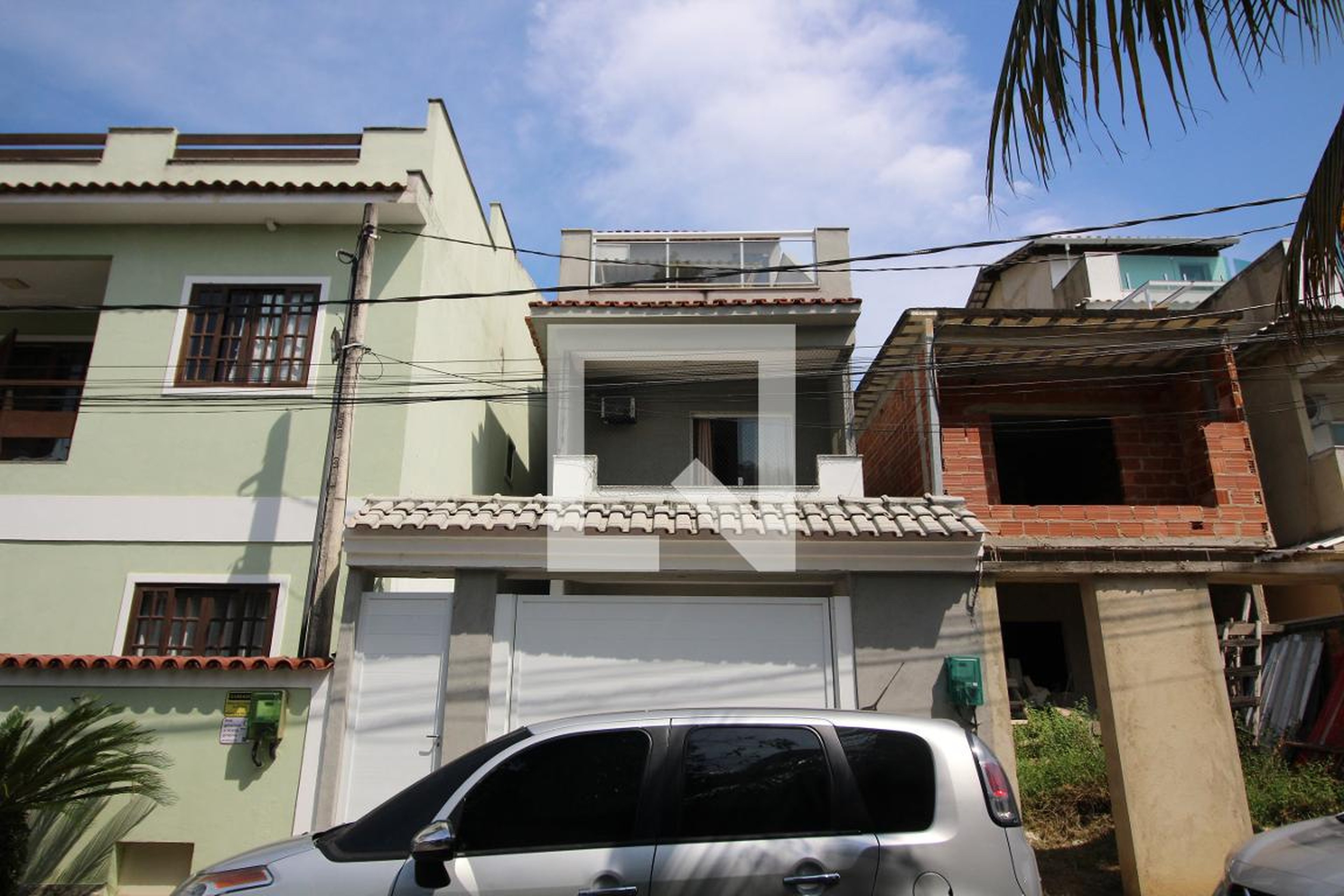 Fachada Condomínio em Estrada do Outeiro Santo, 1411