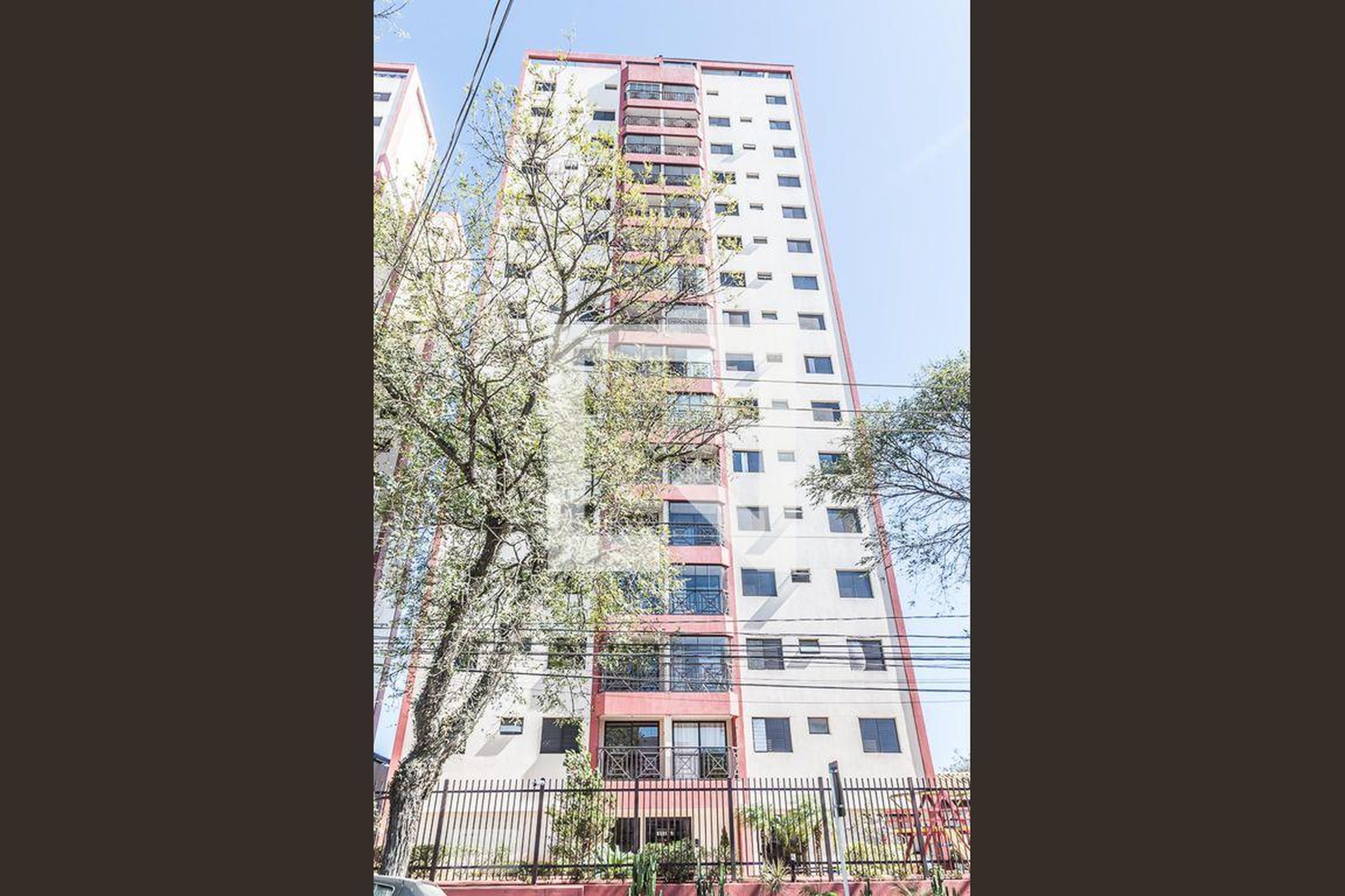 Fachada Condomínio Comendador Carlo Pega