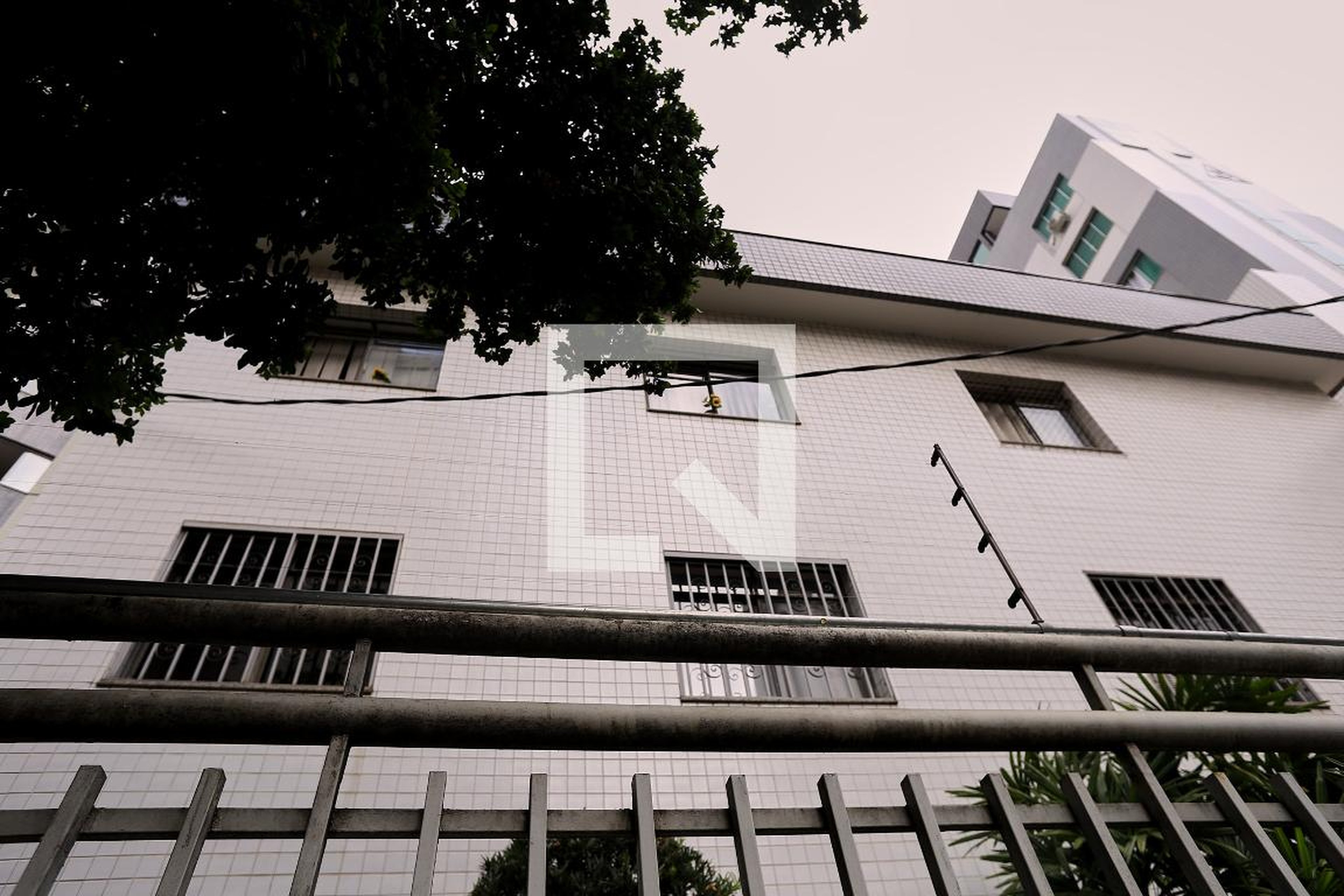 Fachada Condomínio em Rua Professor Moraes, 458