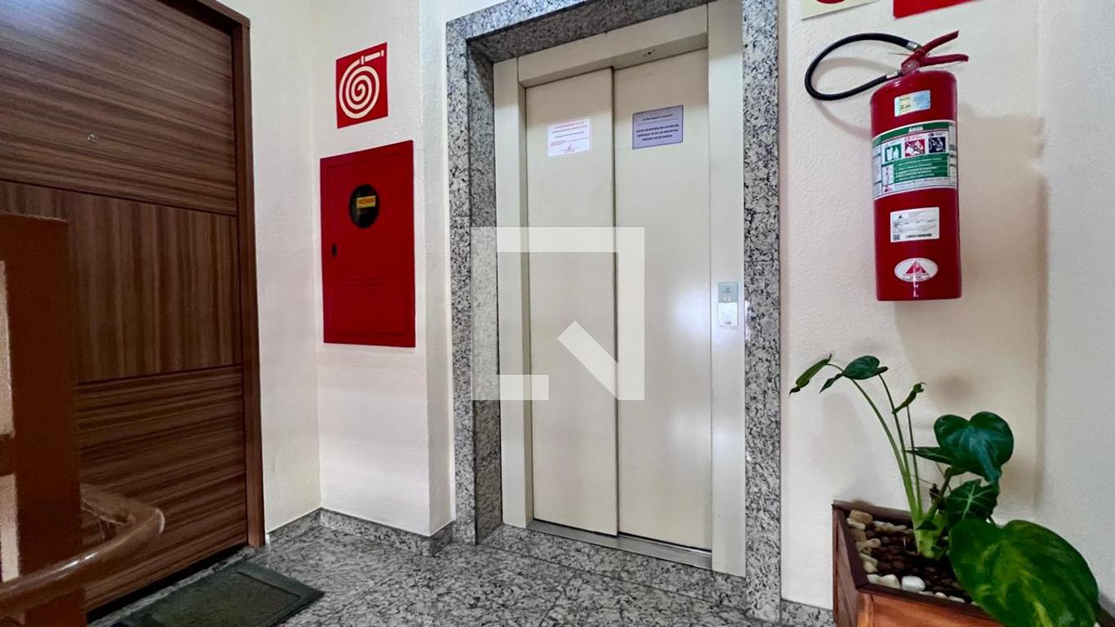 Hall social - Edifício Residencial Everest I