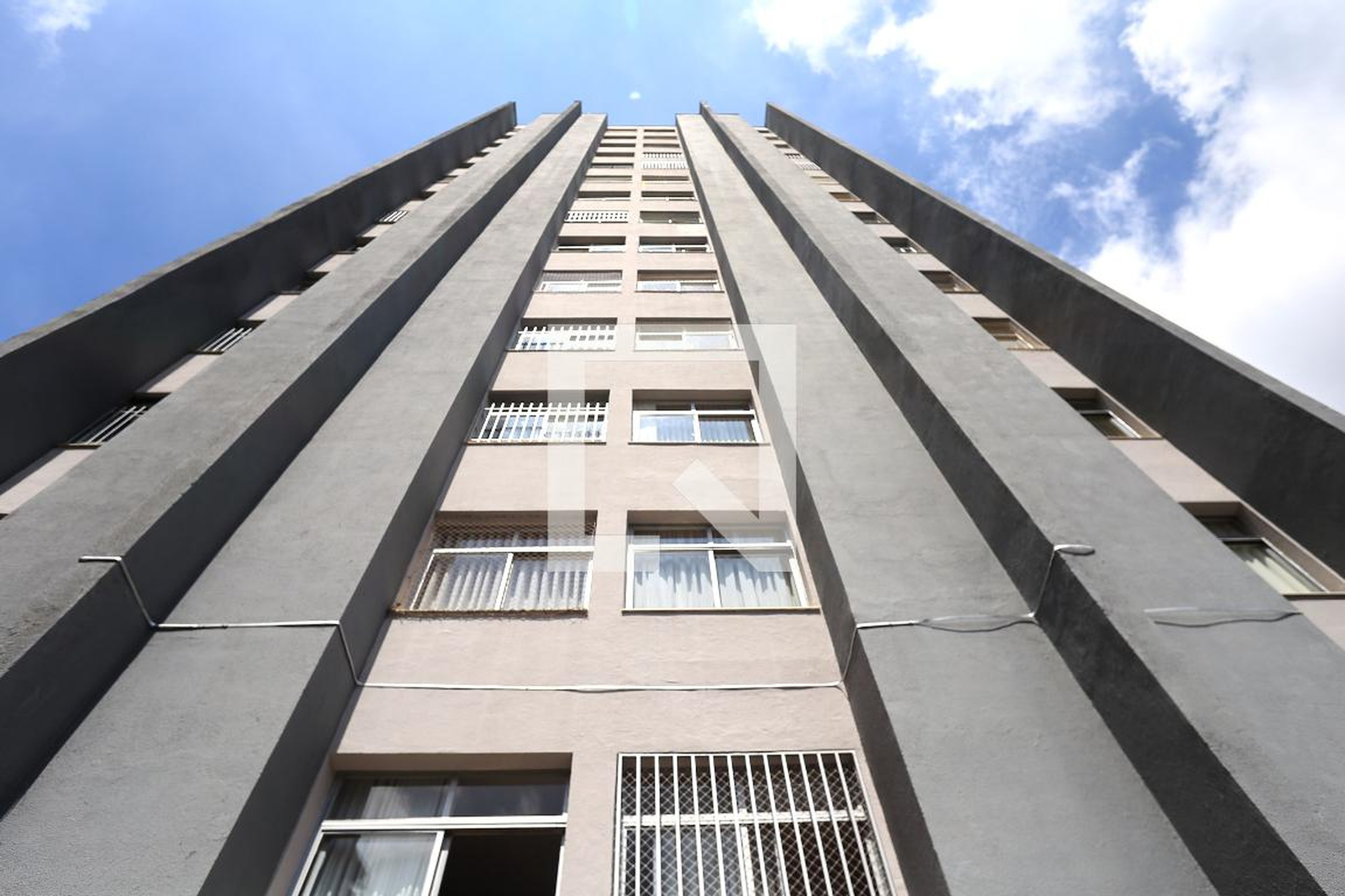 Fachada Condomínio em Rua Monte Sião, 452