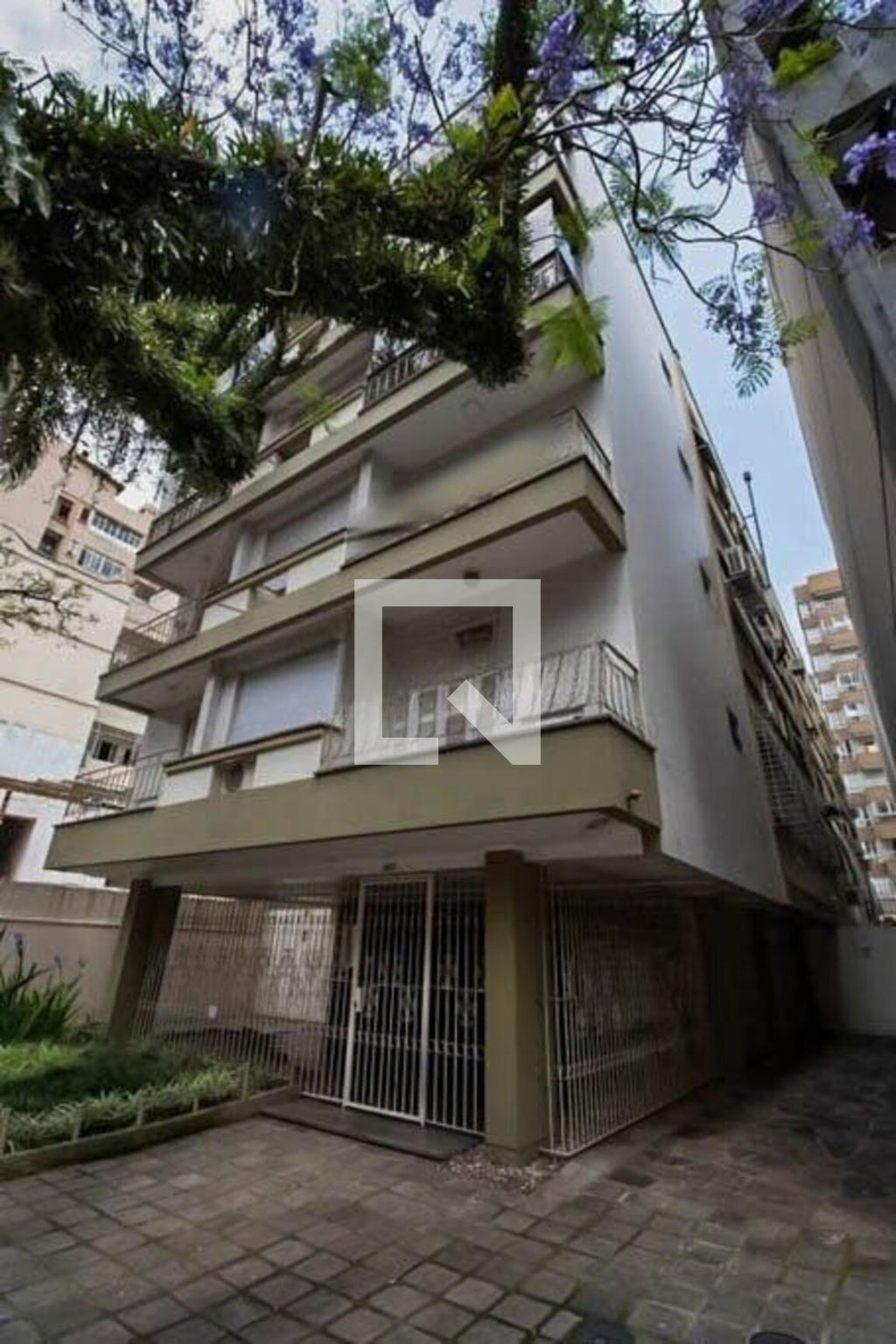 Fachada Condomínio em Rua Tomaz Flores, 197