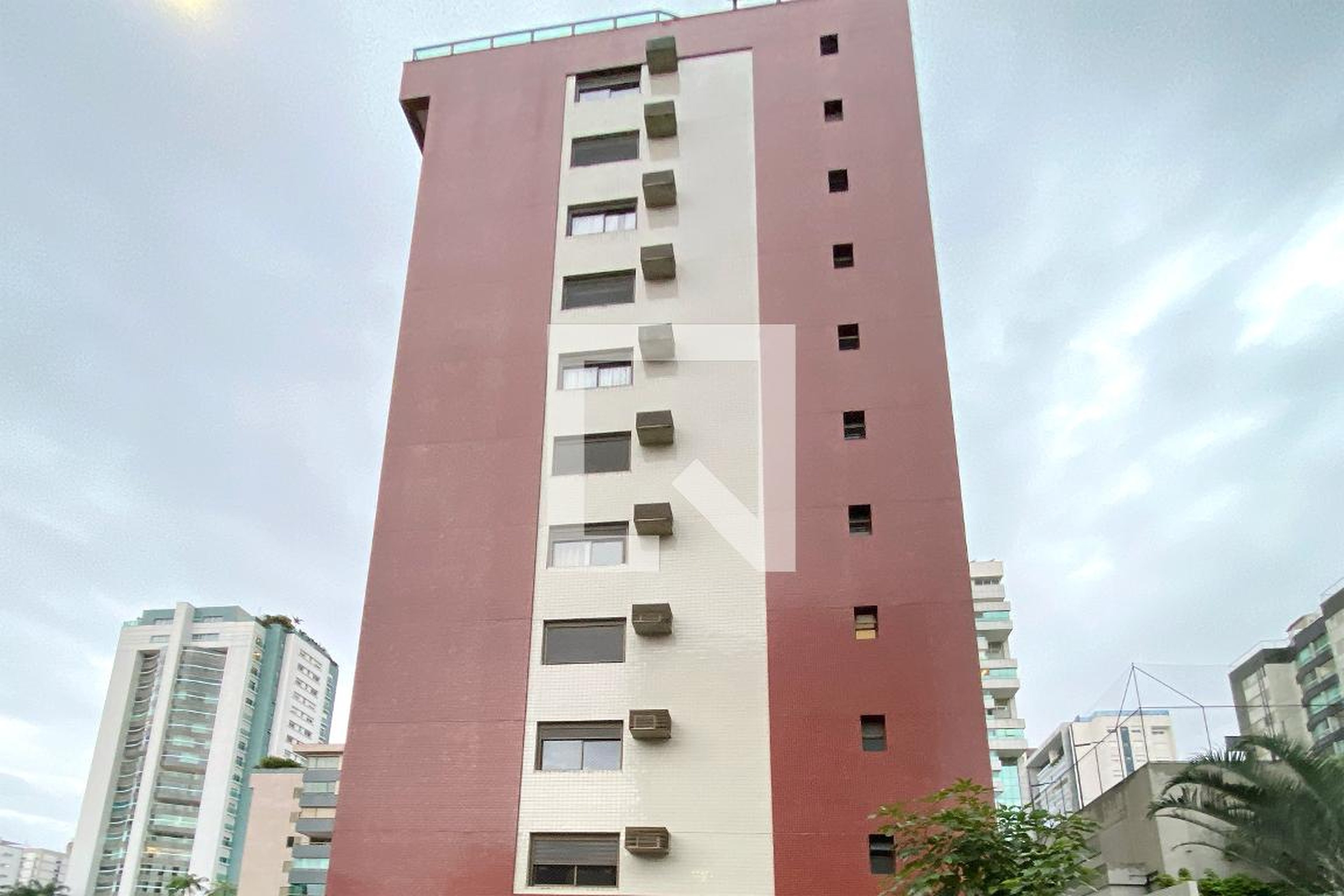 Fachada Condomínio em Rua Estácio de Sá, 255