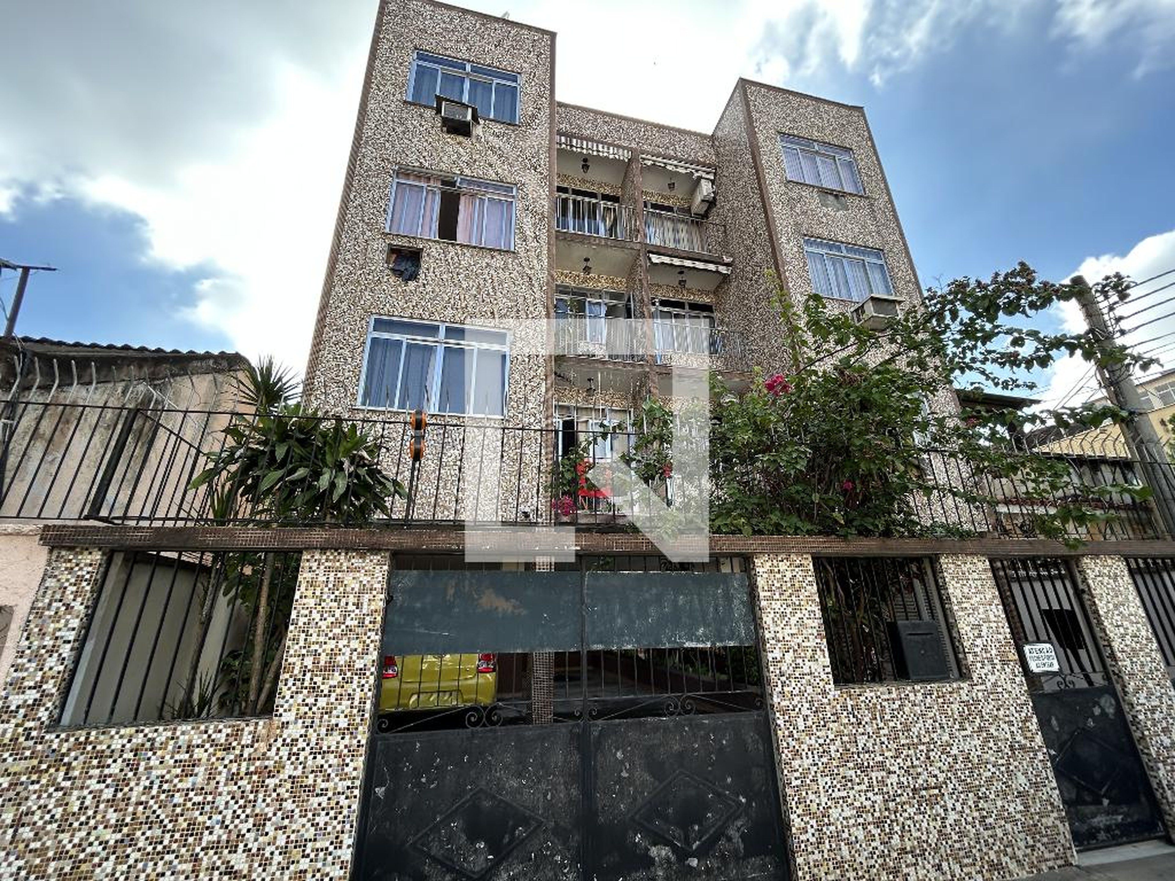 Fachada Condomínio em Rua Doná Lídia, 66