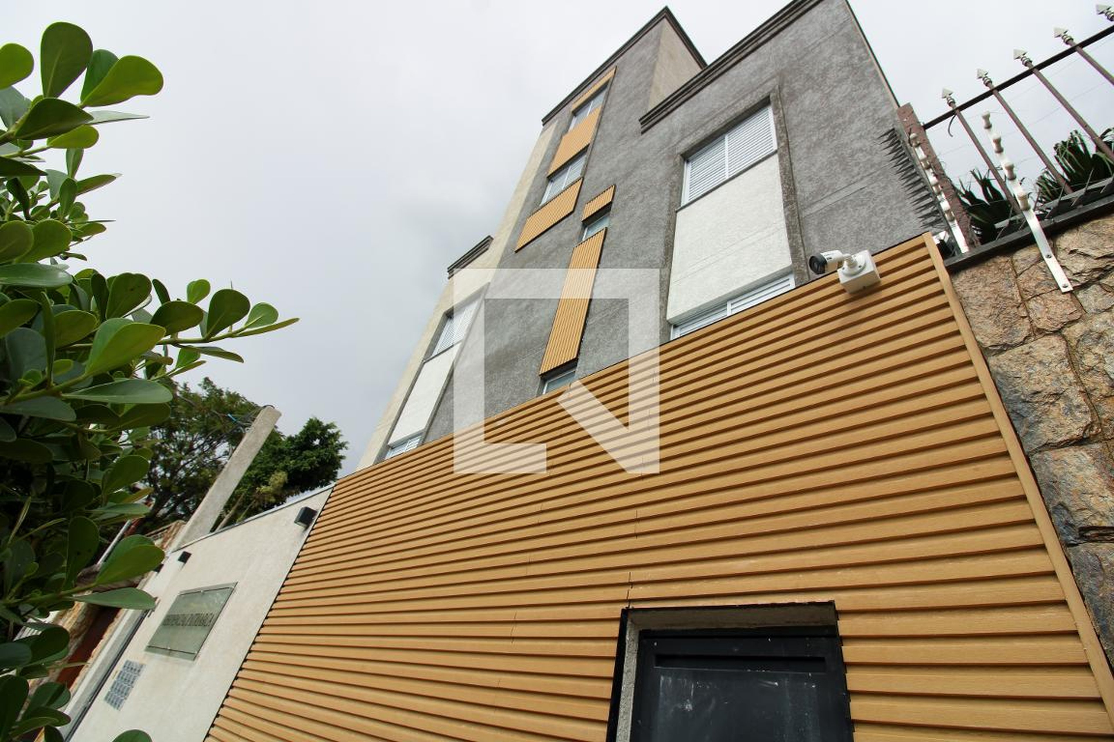 Fachada do Prédio Condomínio em Rua Mateo Martins Cebantos, 91