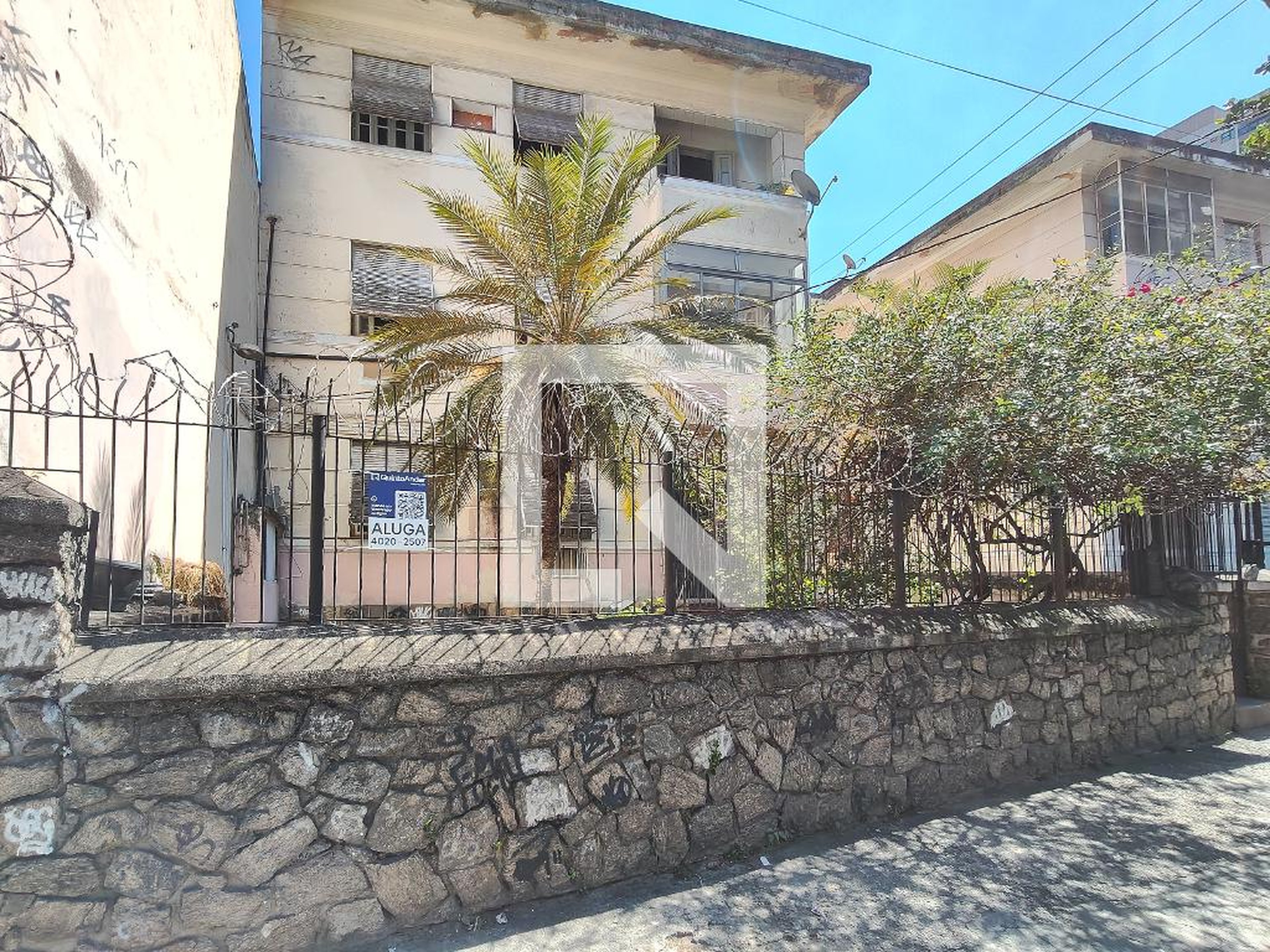 Fachada do Prédio Condomínio em Rua do Bispo, 147