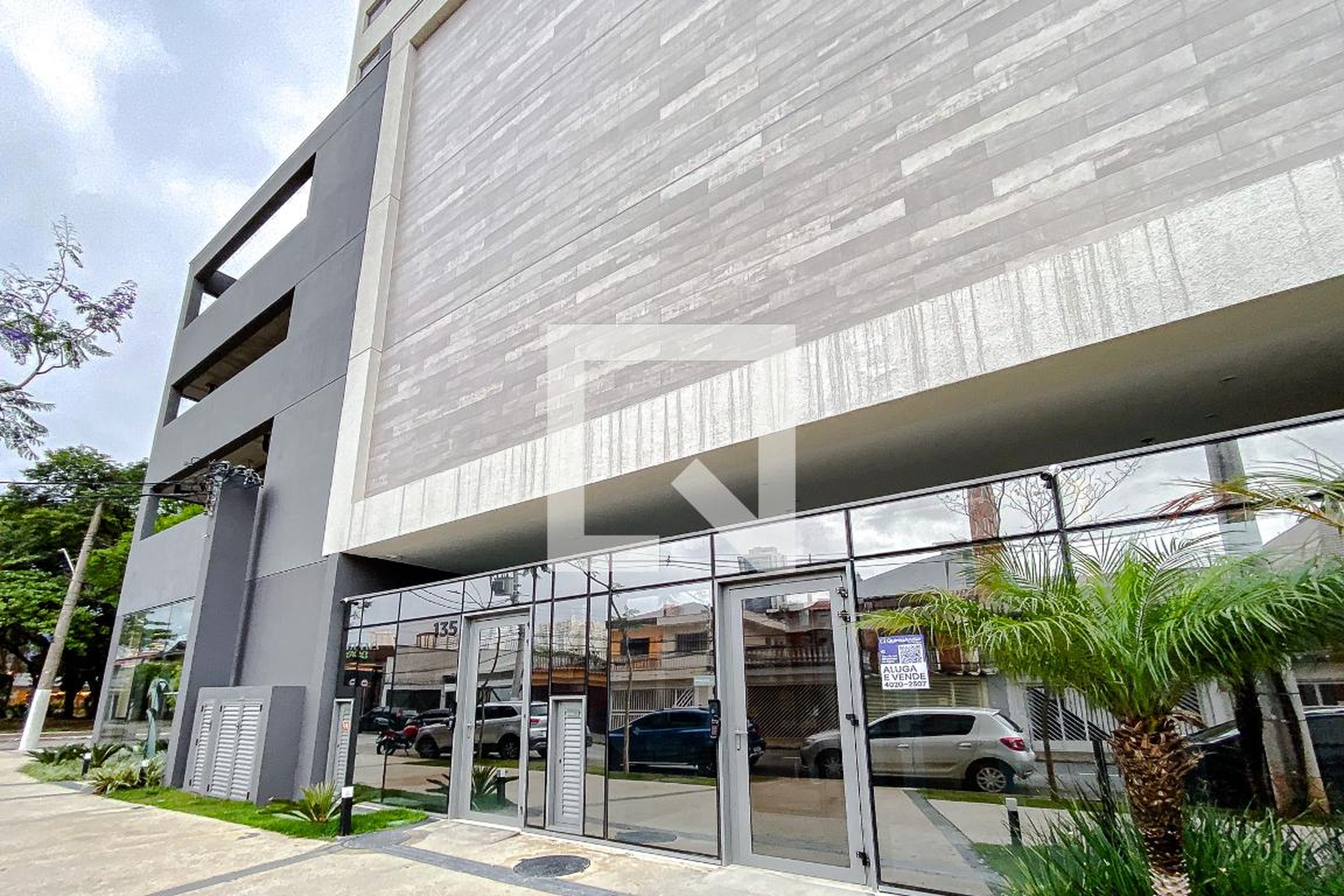 Fachada Condomínio em Rua Alberto Day, 145