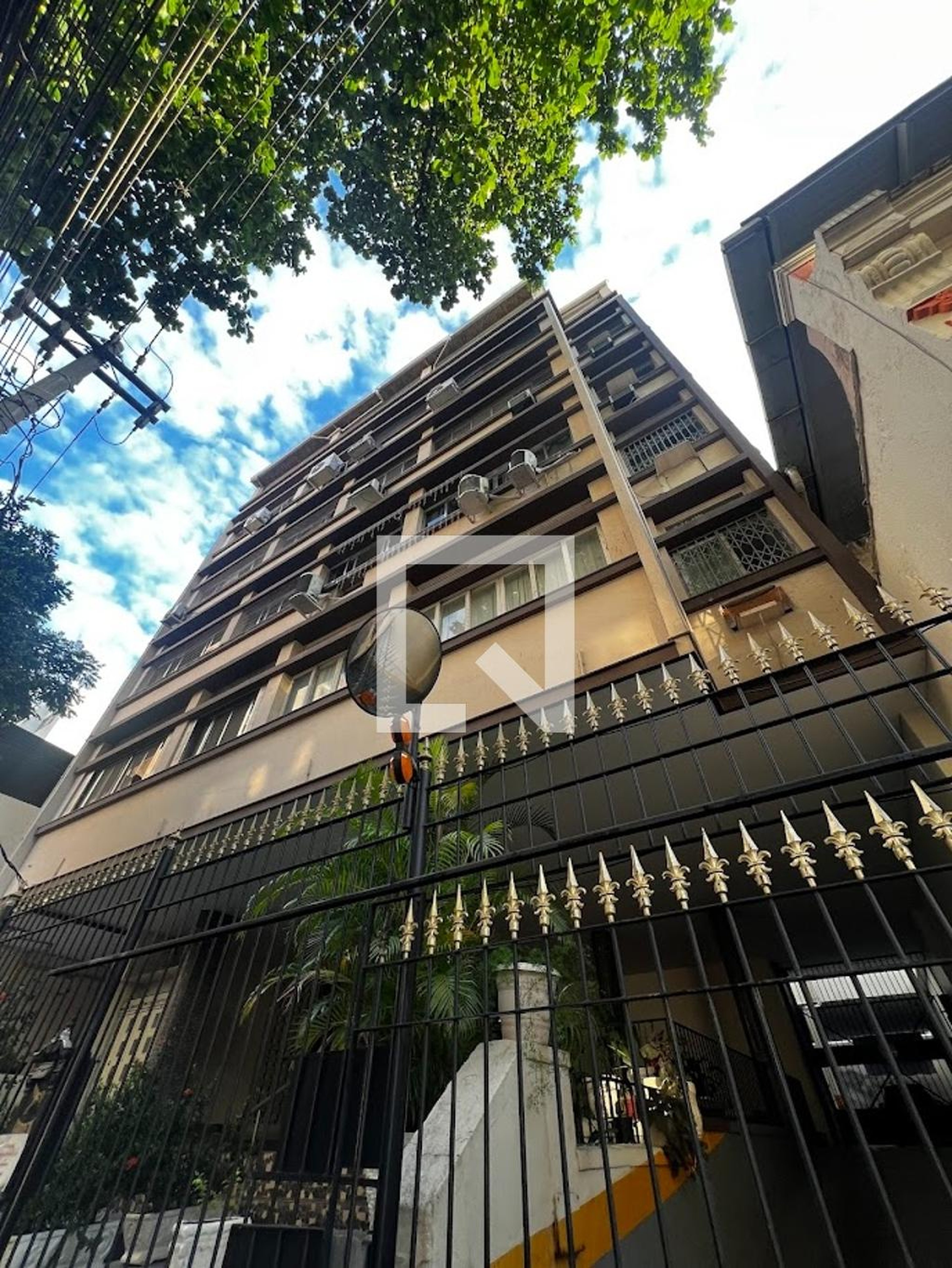 Fachada Condomínio em Rua Professor Gabizo, 3