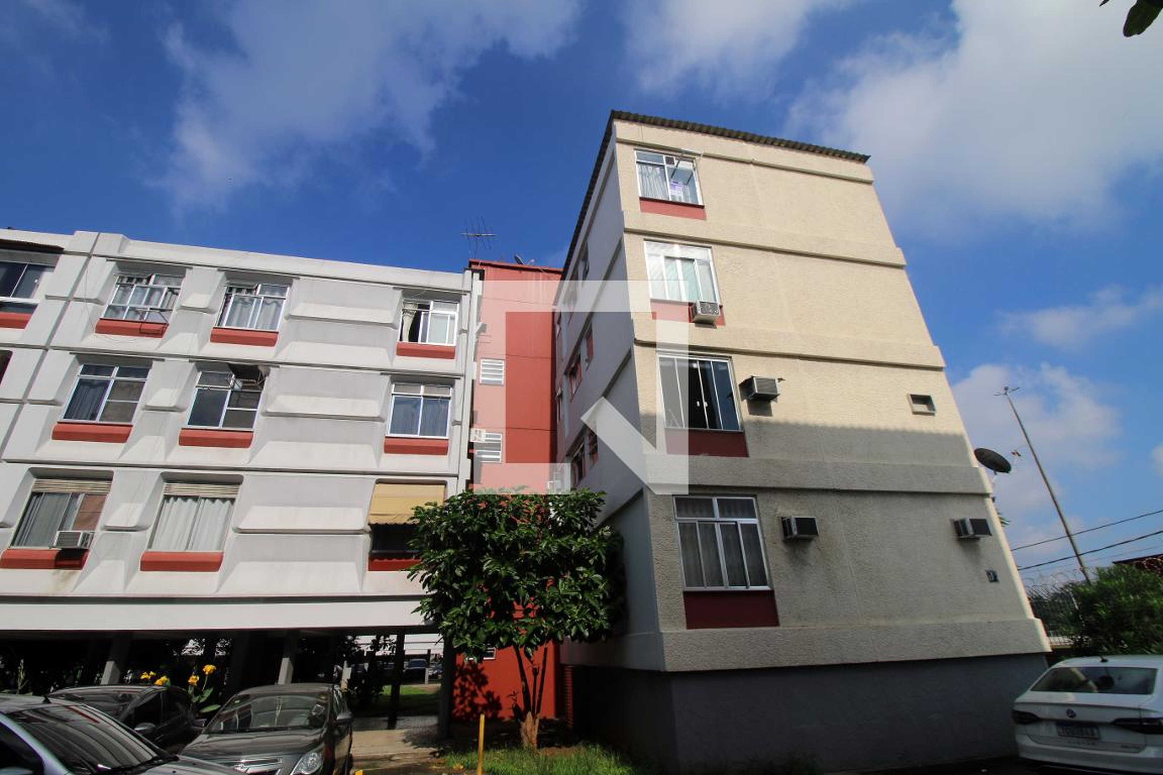 Fachada do Prédio Condomínio em Rua Hannibal Porto, 799