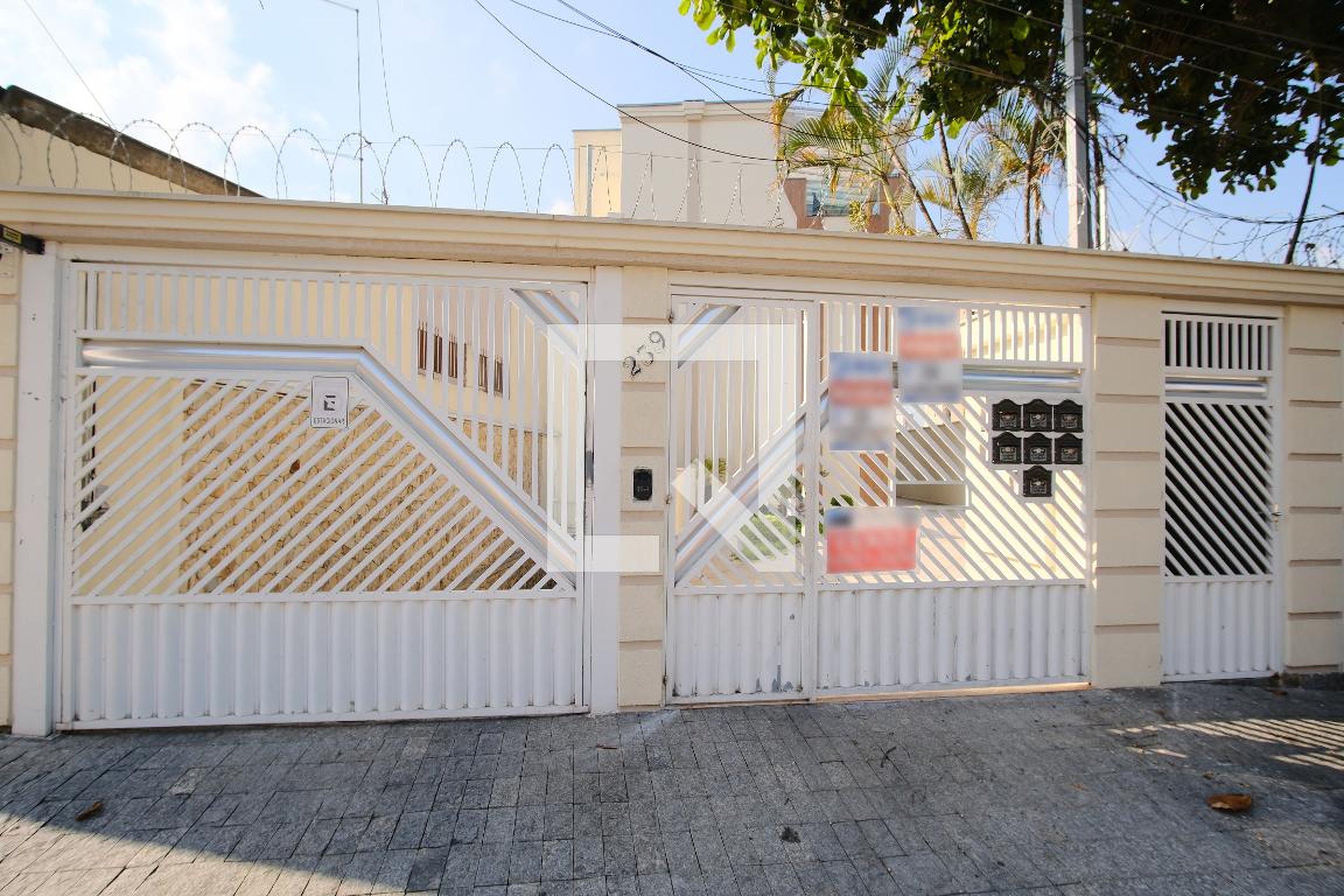 Fachada Condomínio em Rua Gregório Souza, 239