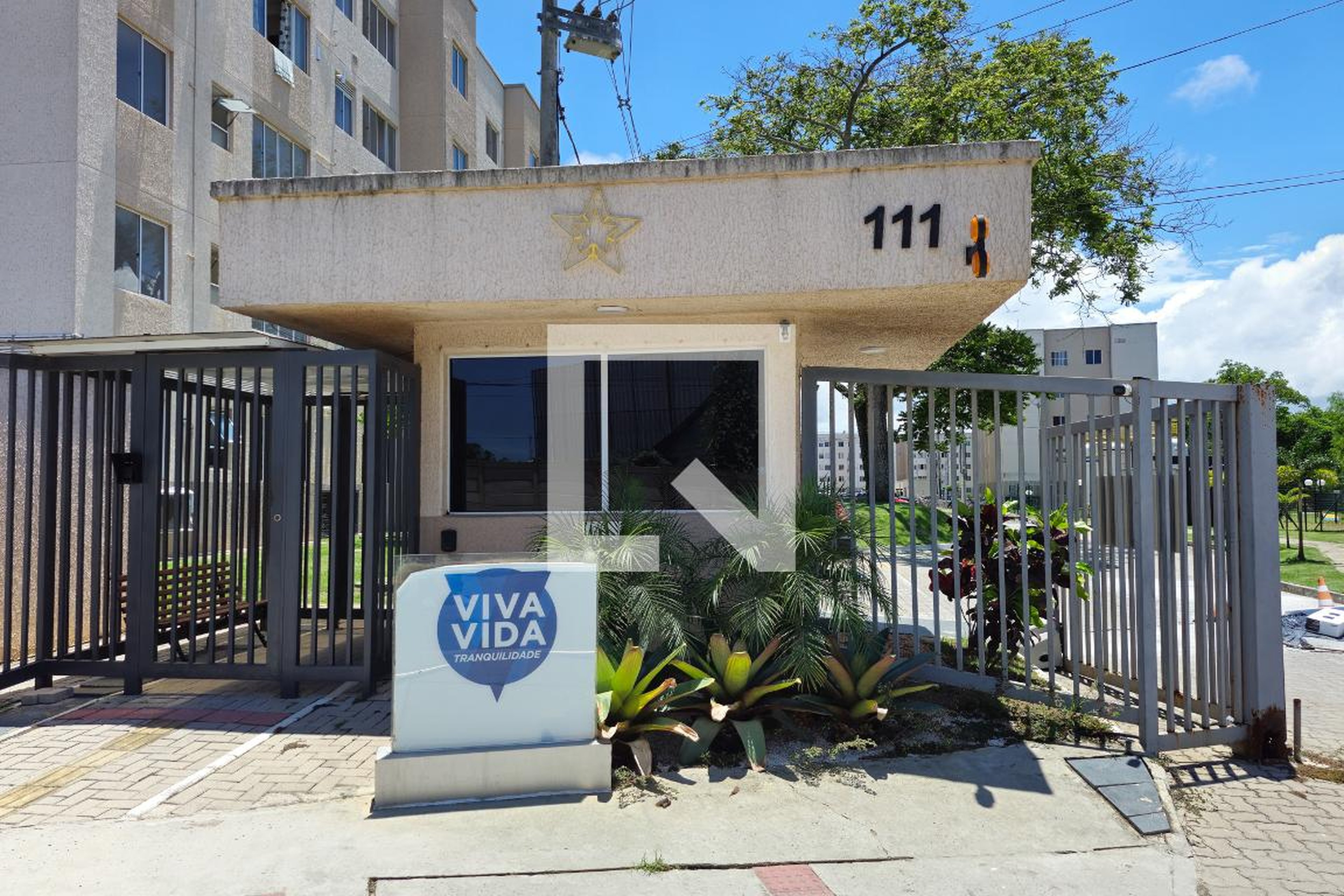 Fachada Condomínio em Rua Aporuna, 111