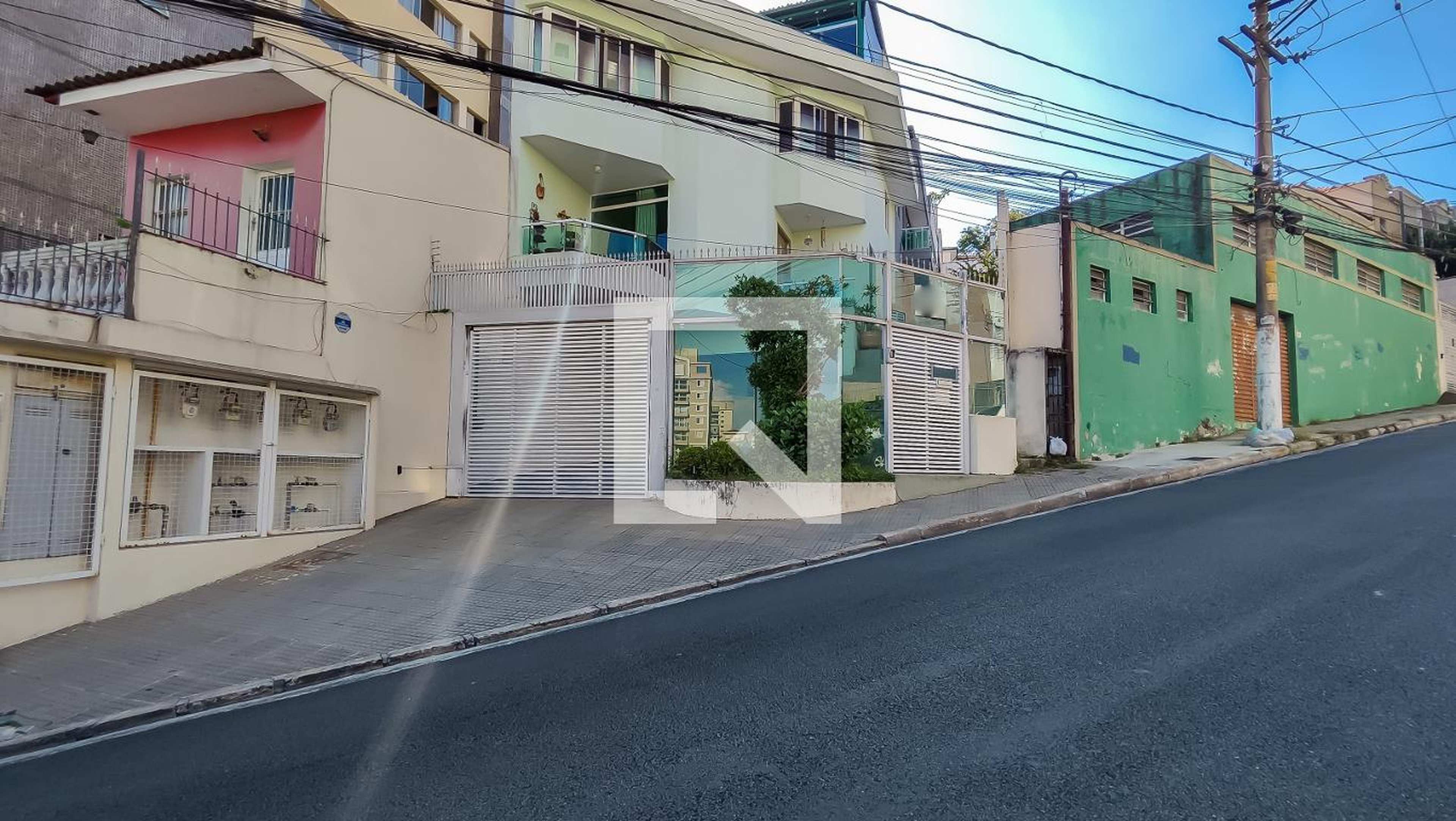Fachada do Condomínio Condomínio em Rua Almirante Noronha, 835