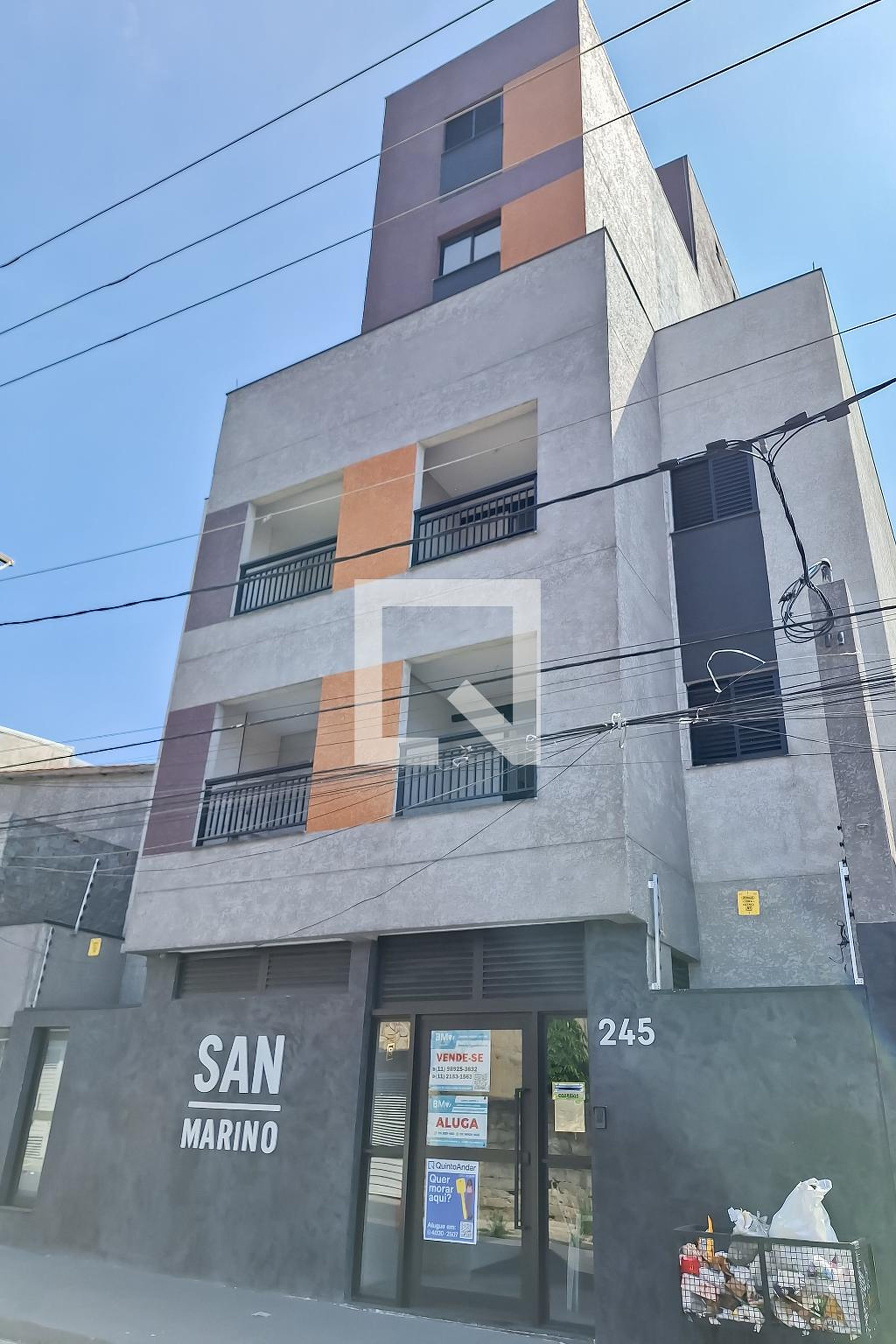 Fachada Condomínio em Rua Bernardino Silva, 245