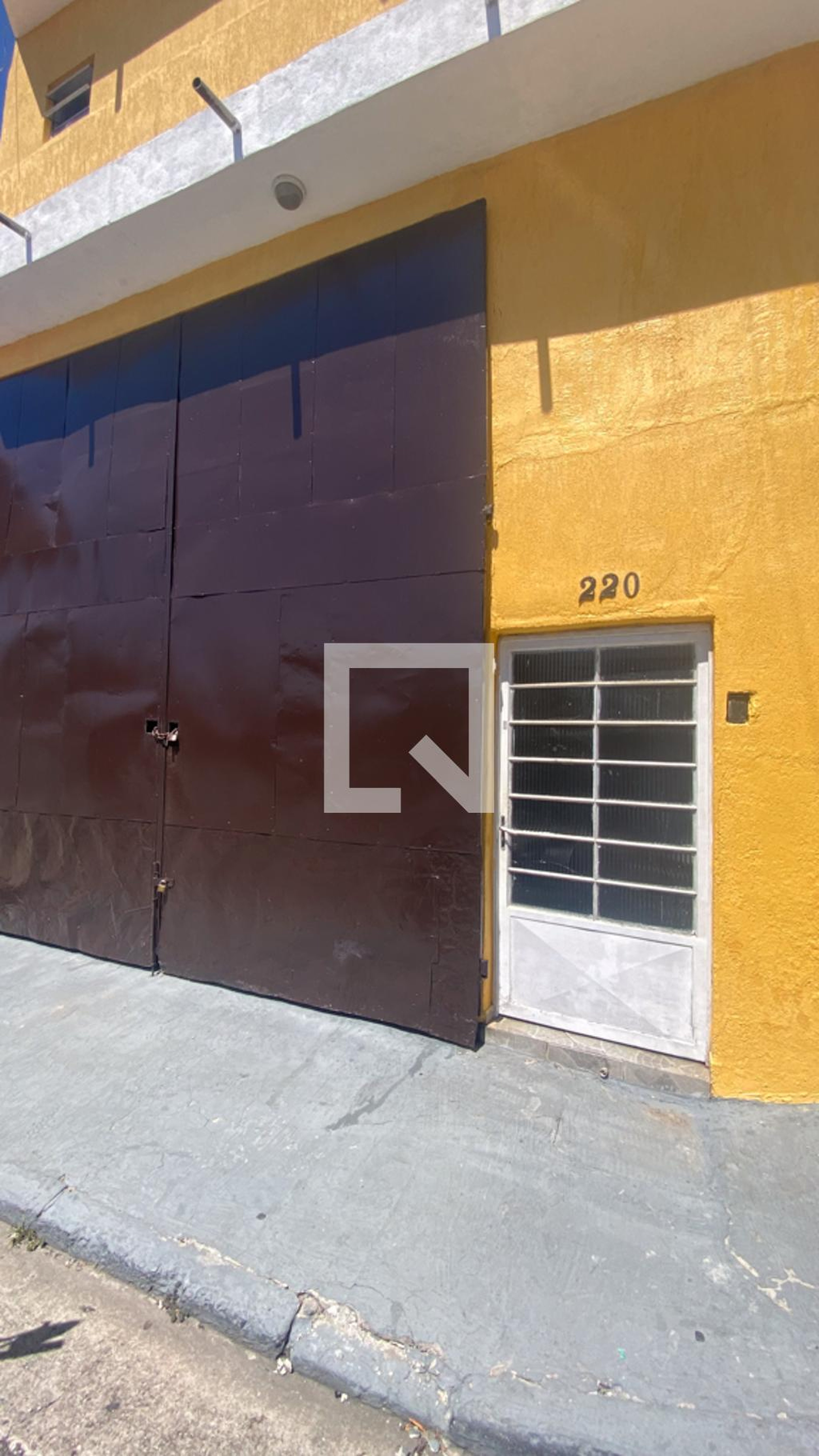 Fachada Condomínio em Rua Ricardo Butarello, 220