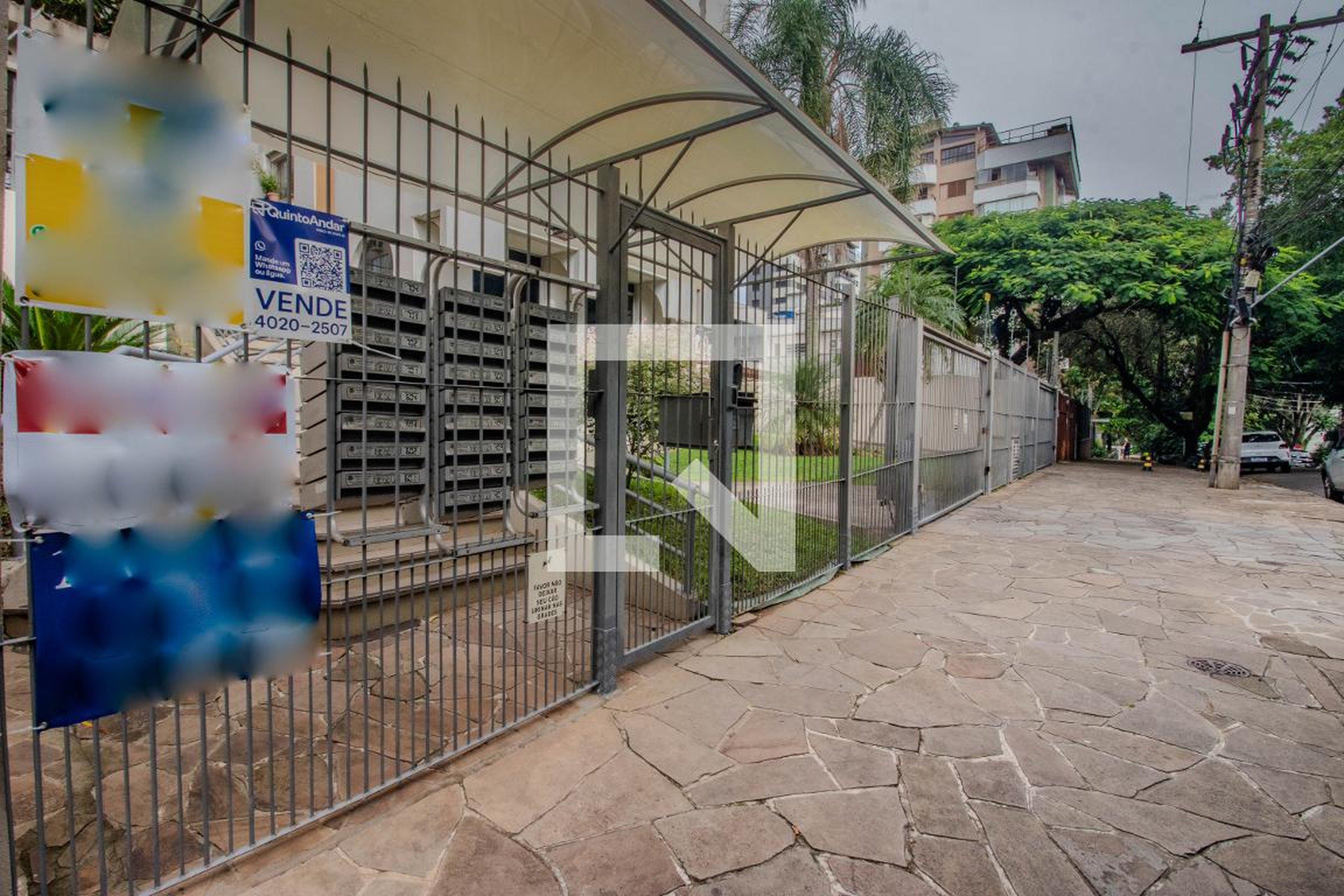 Fachada Condomínio em Rua Coronel Corte Real, 122