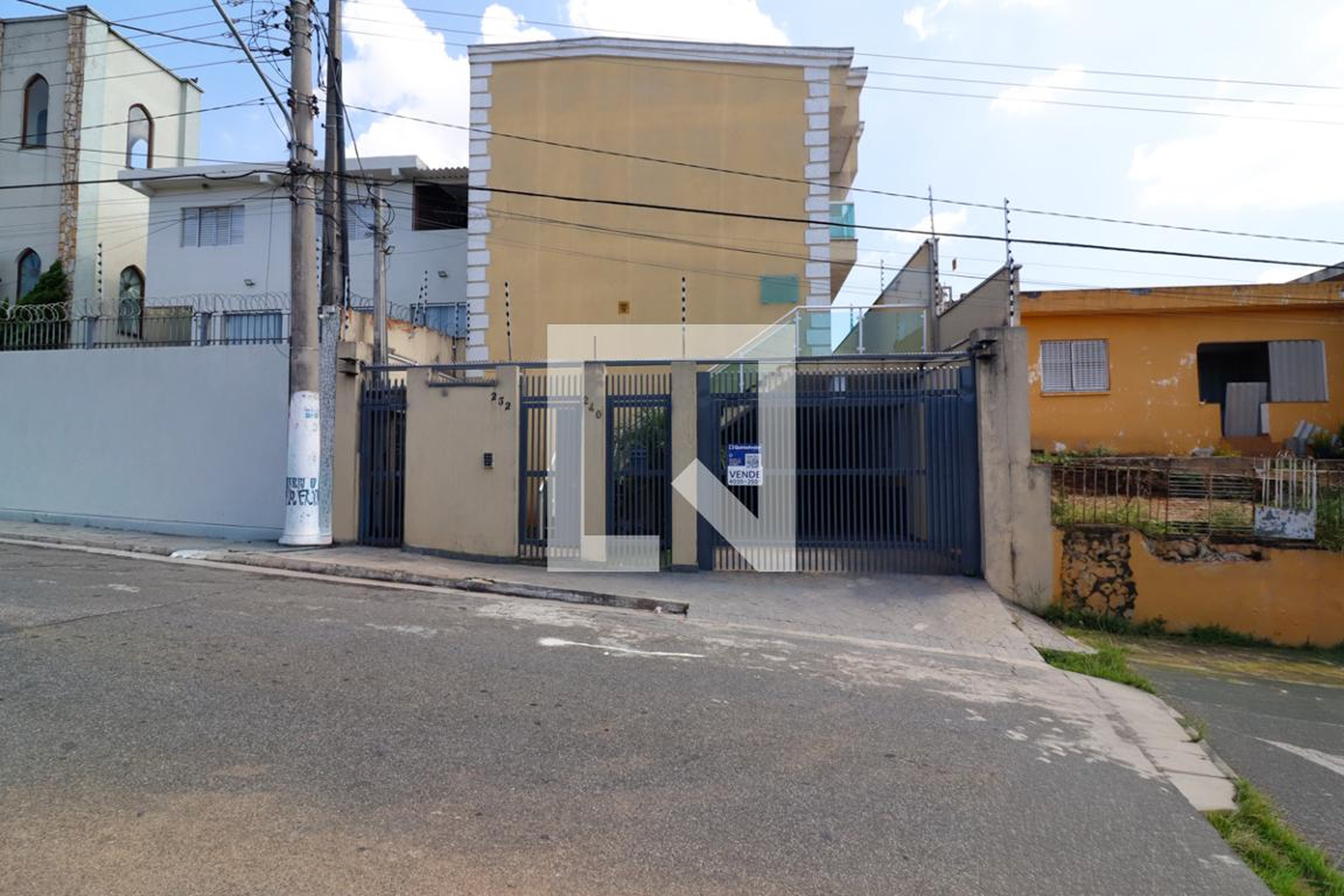 Fachada Condomínio em Rua Santa Afra, 240