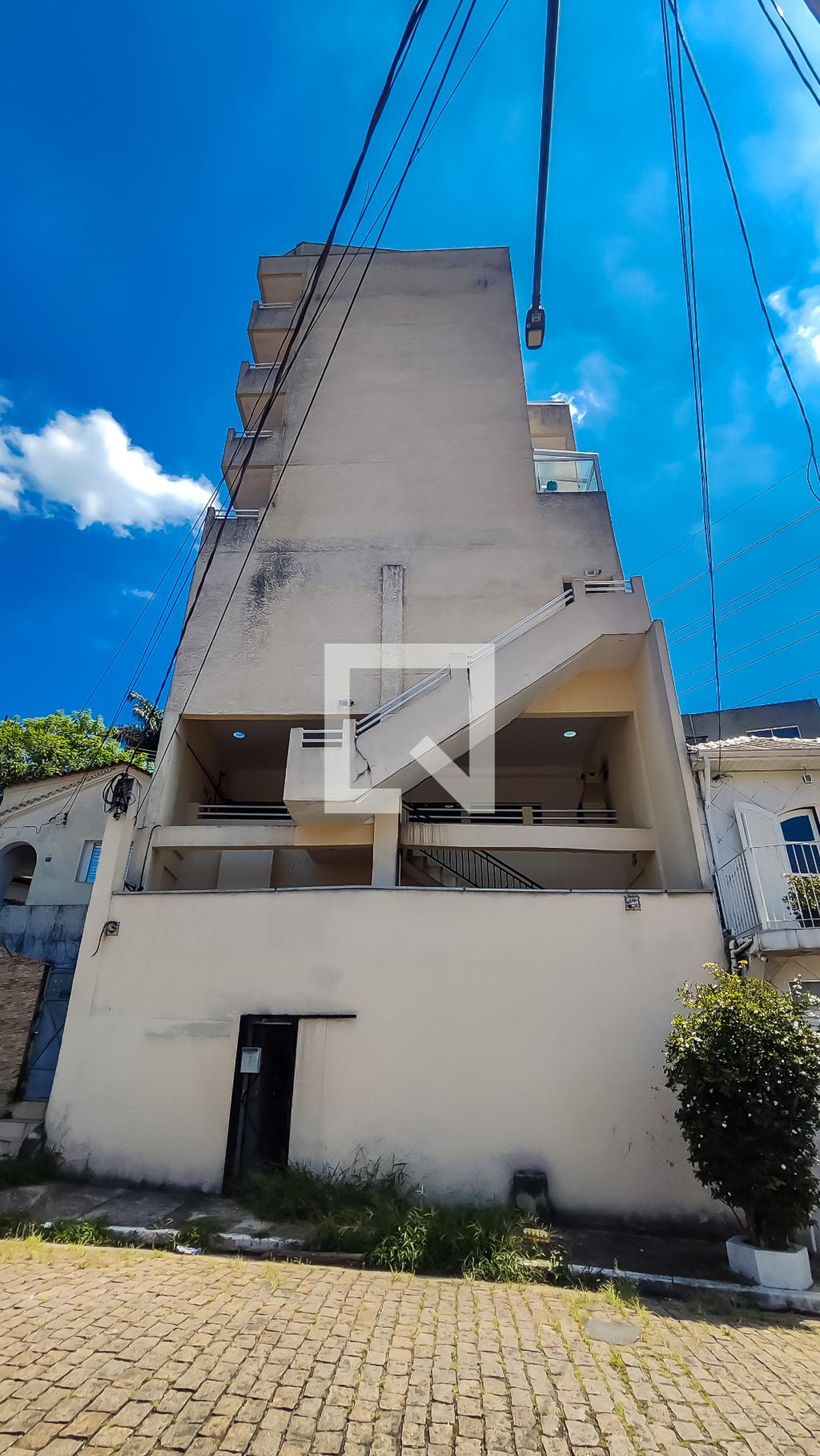 Fachada do Prédio Condomínio em Rua Alambari, 37